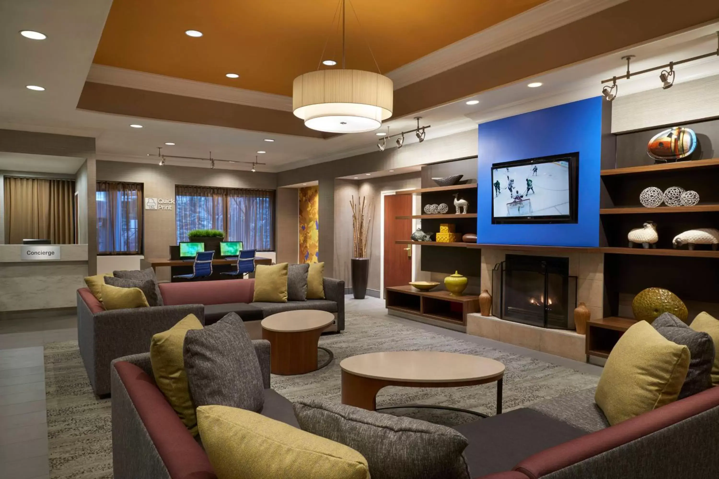Lobby or reception, Lounge/Bar in Courtyard by Marriott Toronto Downtown
