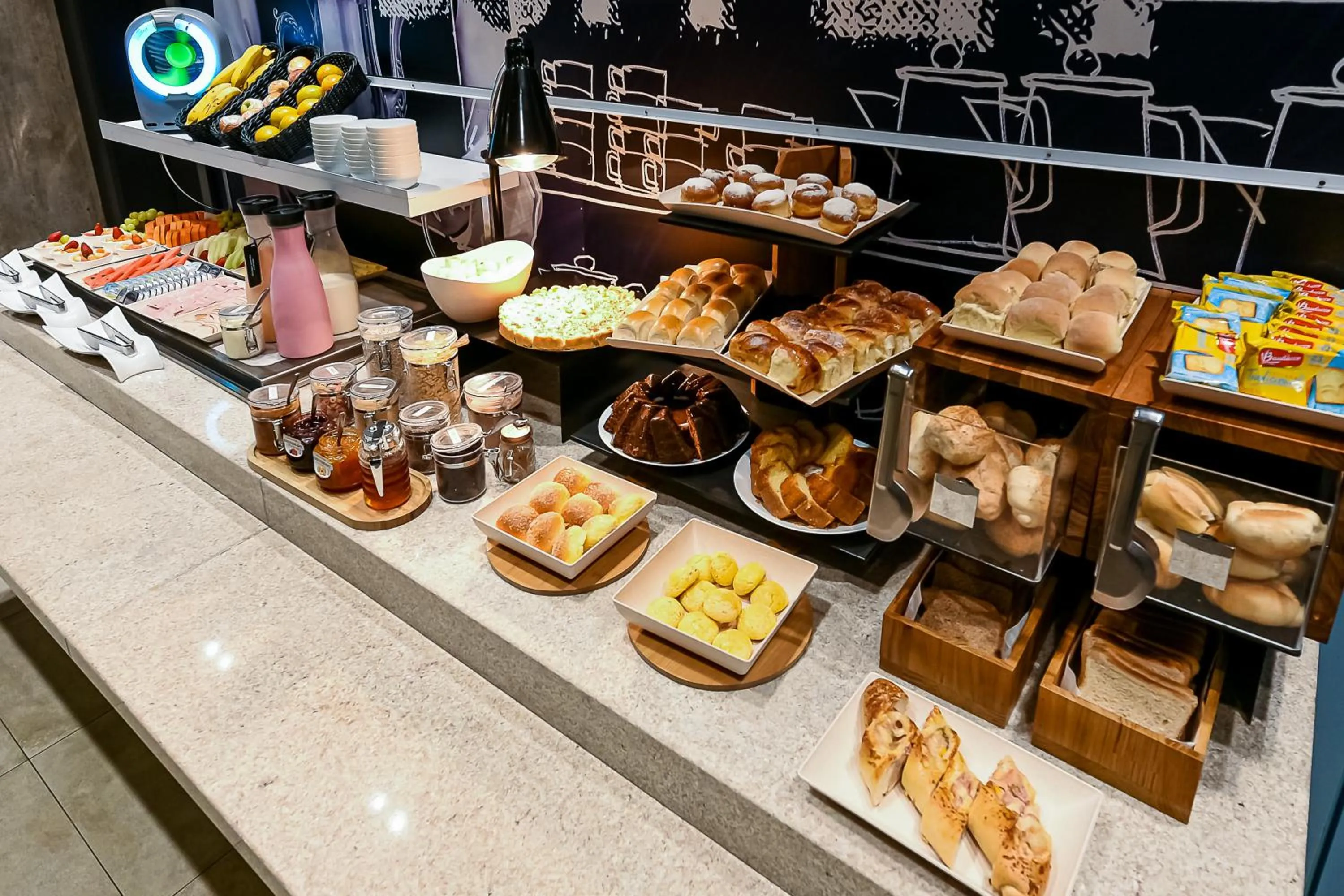 Restaurant/places to eat in ibis budget Santos Gonzaga