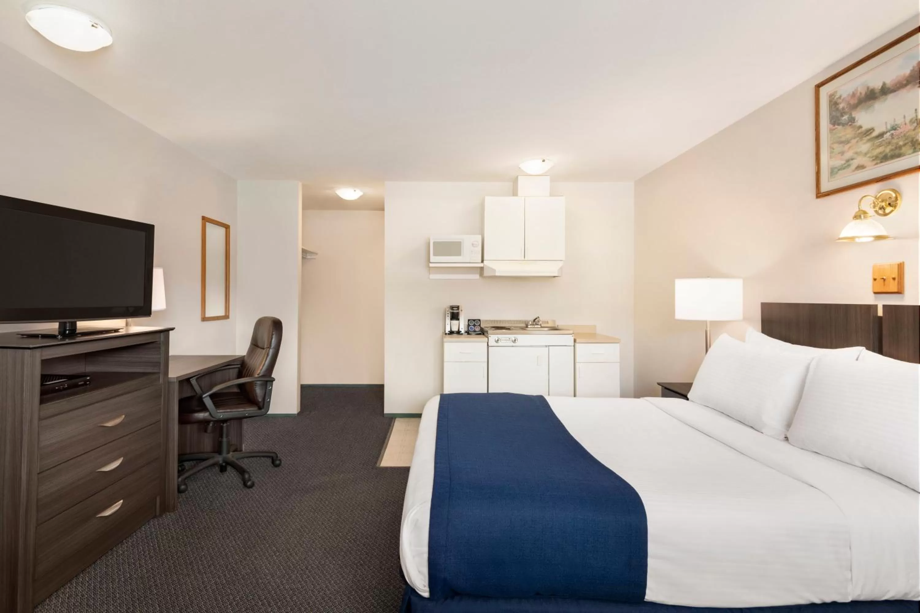 TV and multimedia in Travelodge by Wyndham McBride