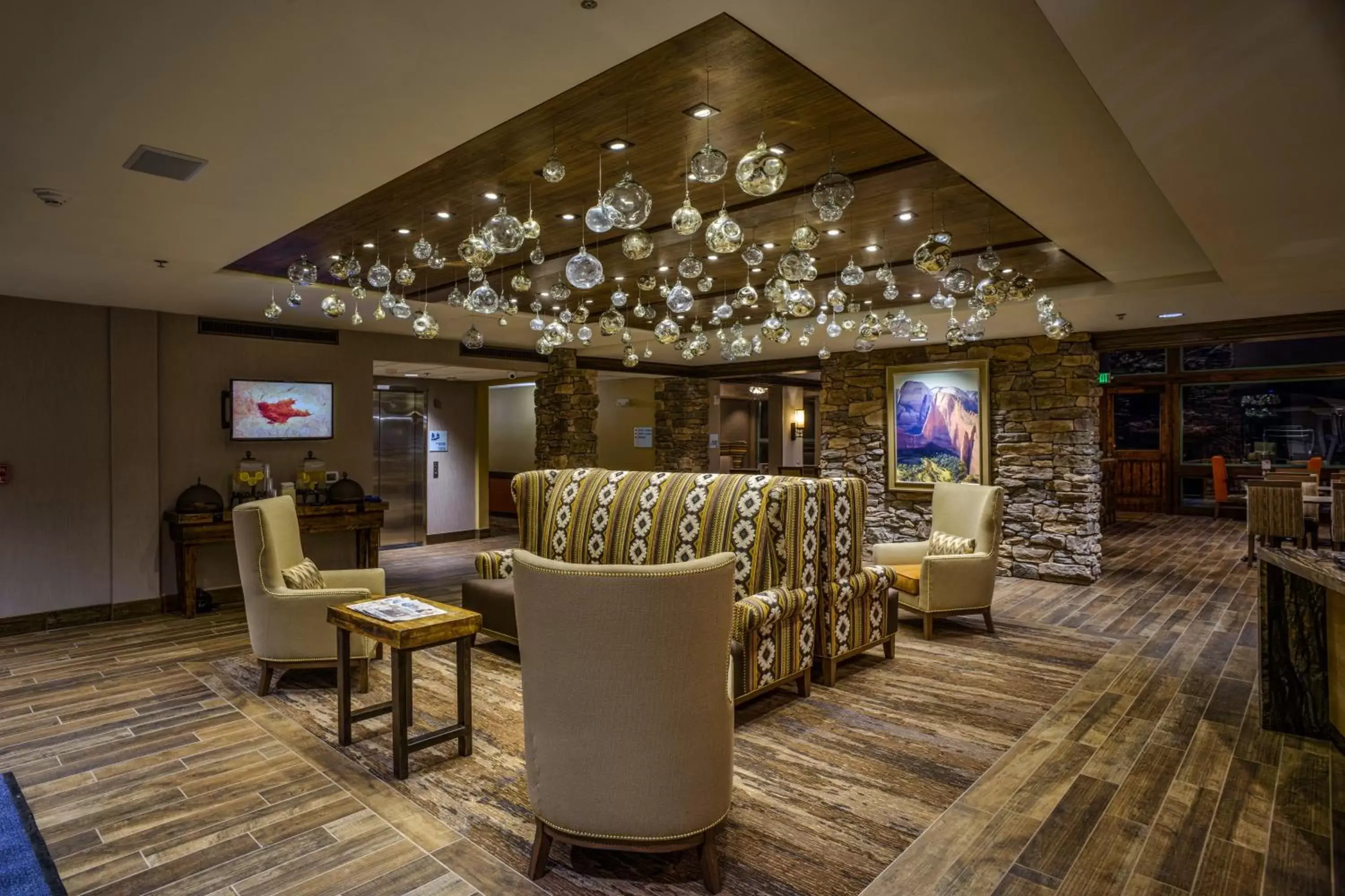 Lobby or reception, Lounge/Bar in Holiday Inn Express Springdale - Zion National Park Area, an IHG Hotel