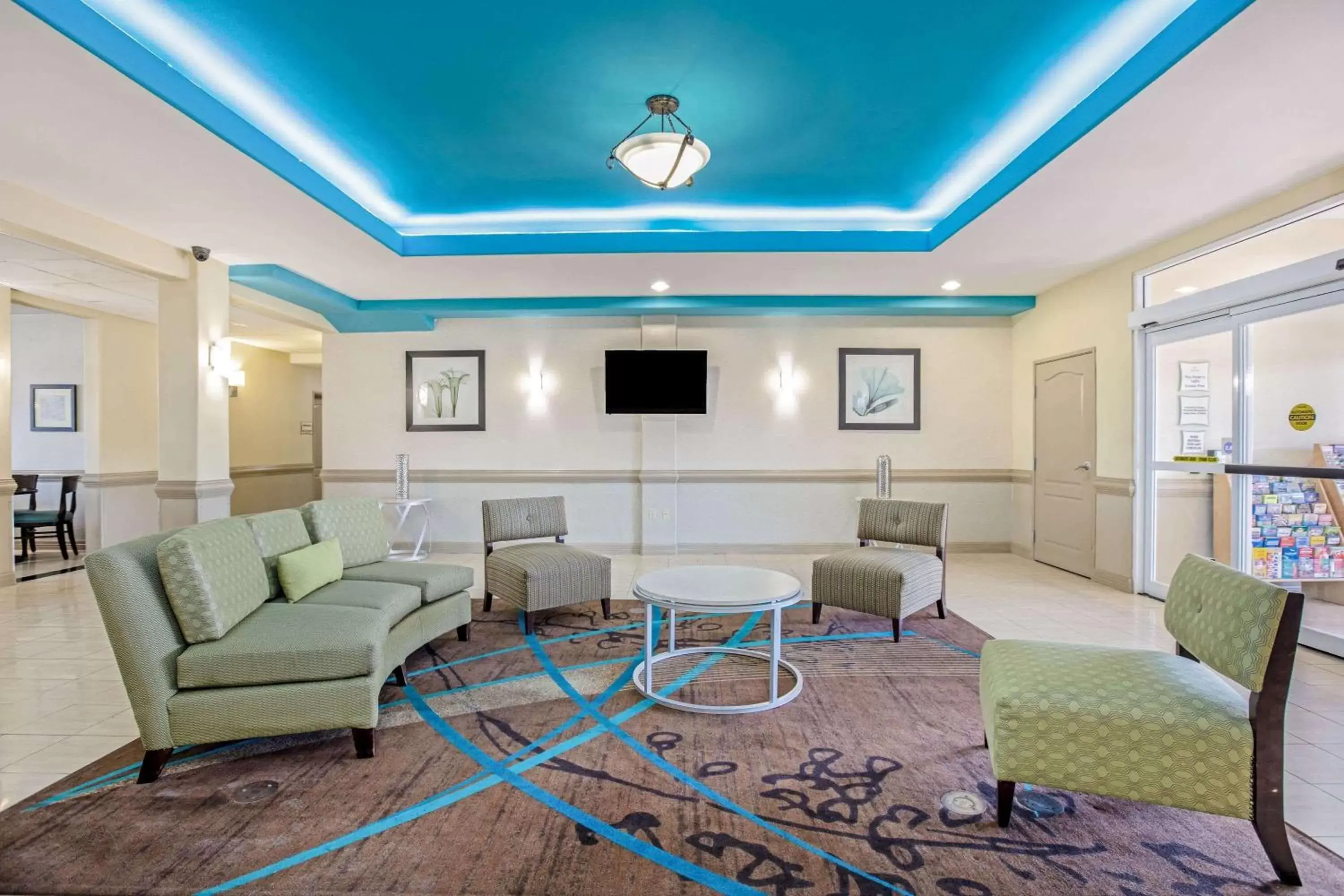 Lobby or reception, Seating Area in La Quinta by Wyndham Corpus Christi Airport