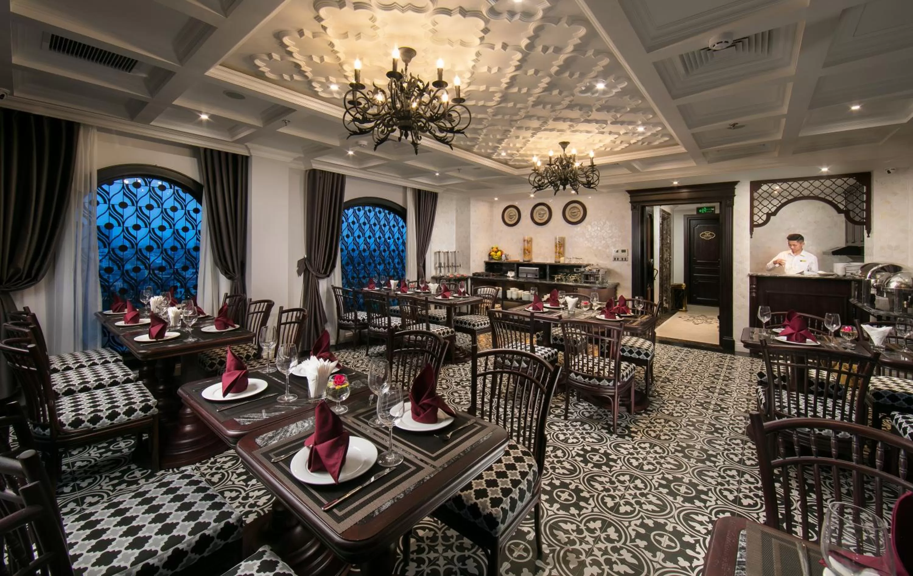 Restaurant/places to eat in Canary Hotel