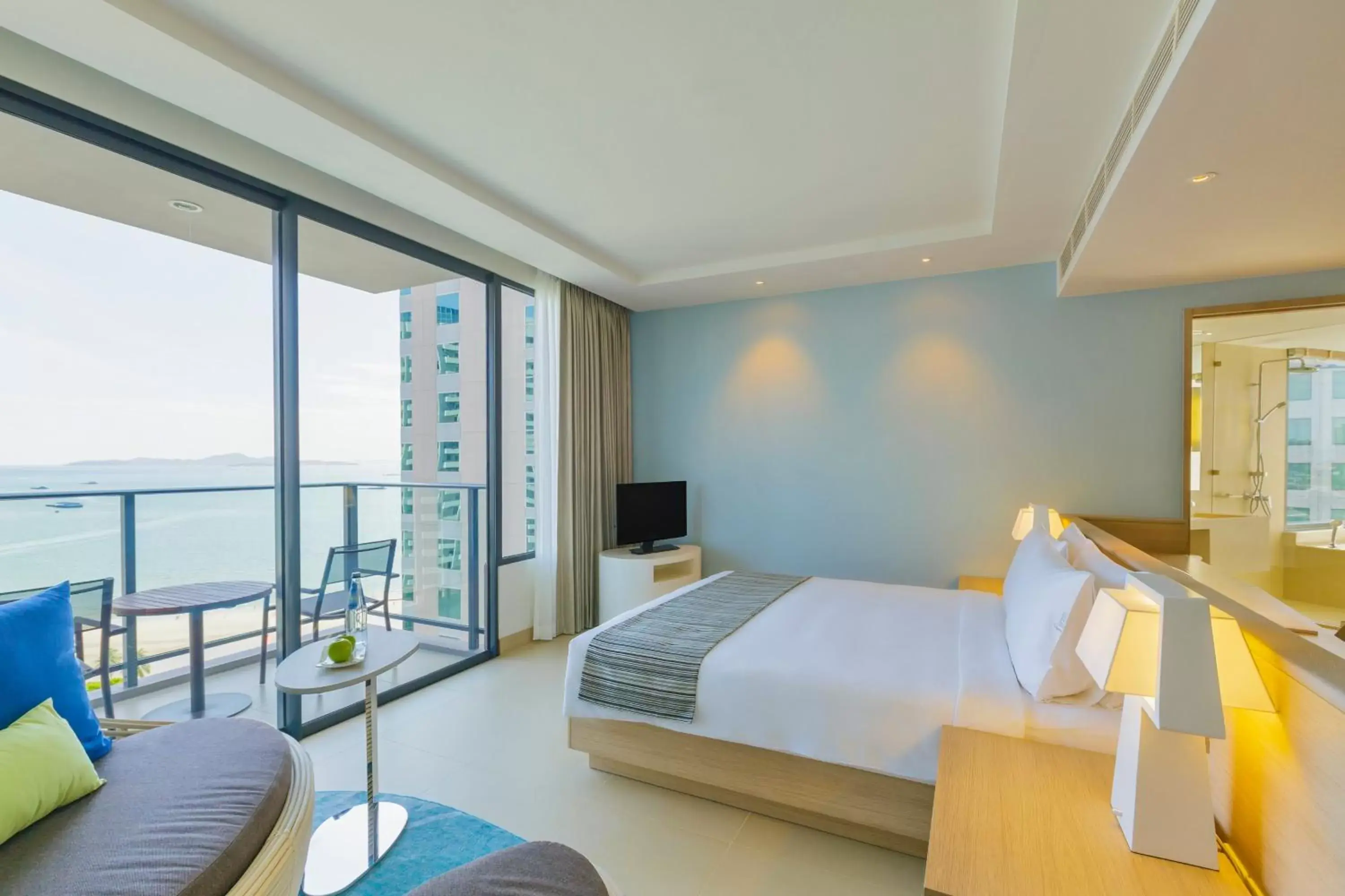 Bedroom in Holiday Inn Pattaya, an IHG Hotel