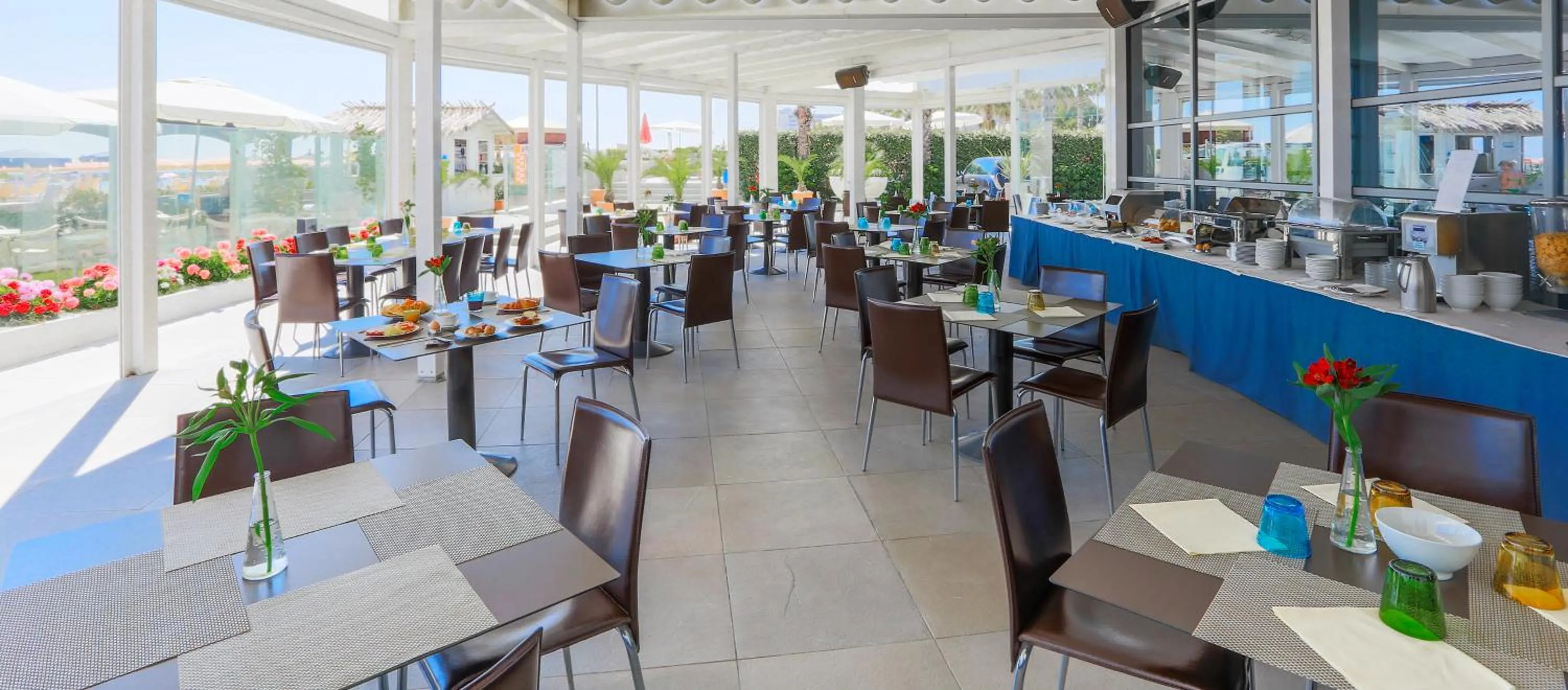 Restaurant/places to eat in Sea Lion Hotel