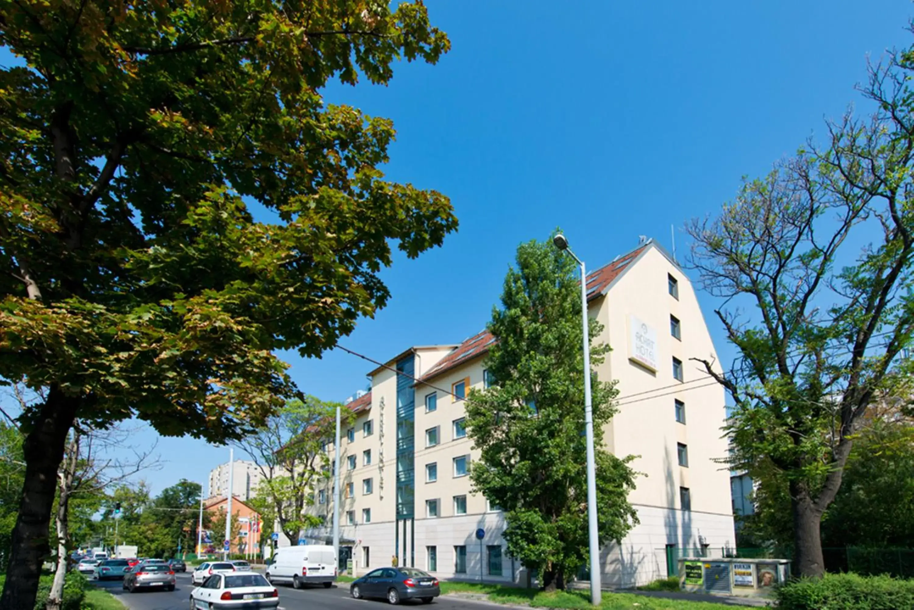 Facade/entrance, Property Building in Achat Premium Hotel Budapest