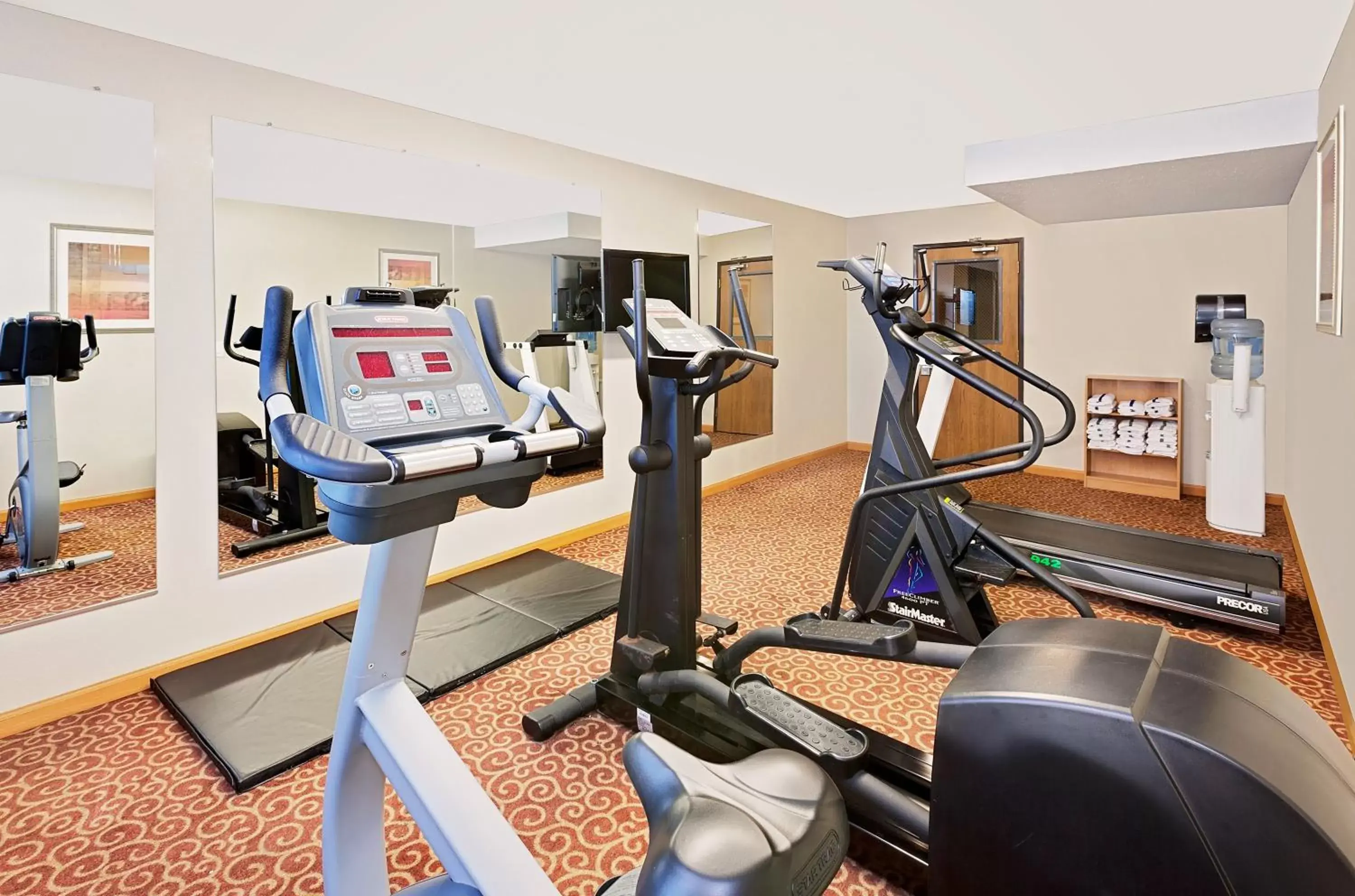 Fitness centre/facilities, Fitness Center/Facilities in Super 8 by Wyndham Mt. Pleasant