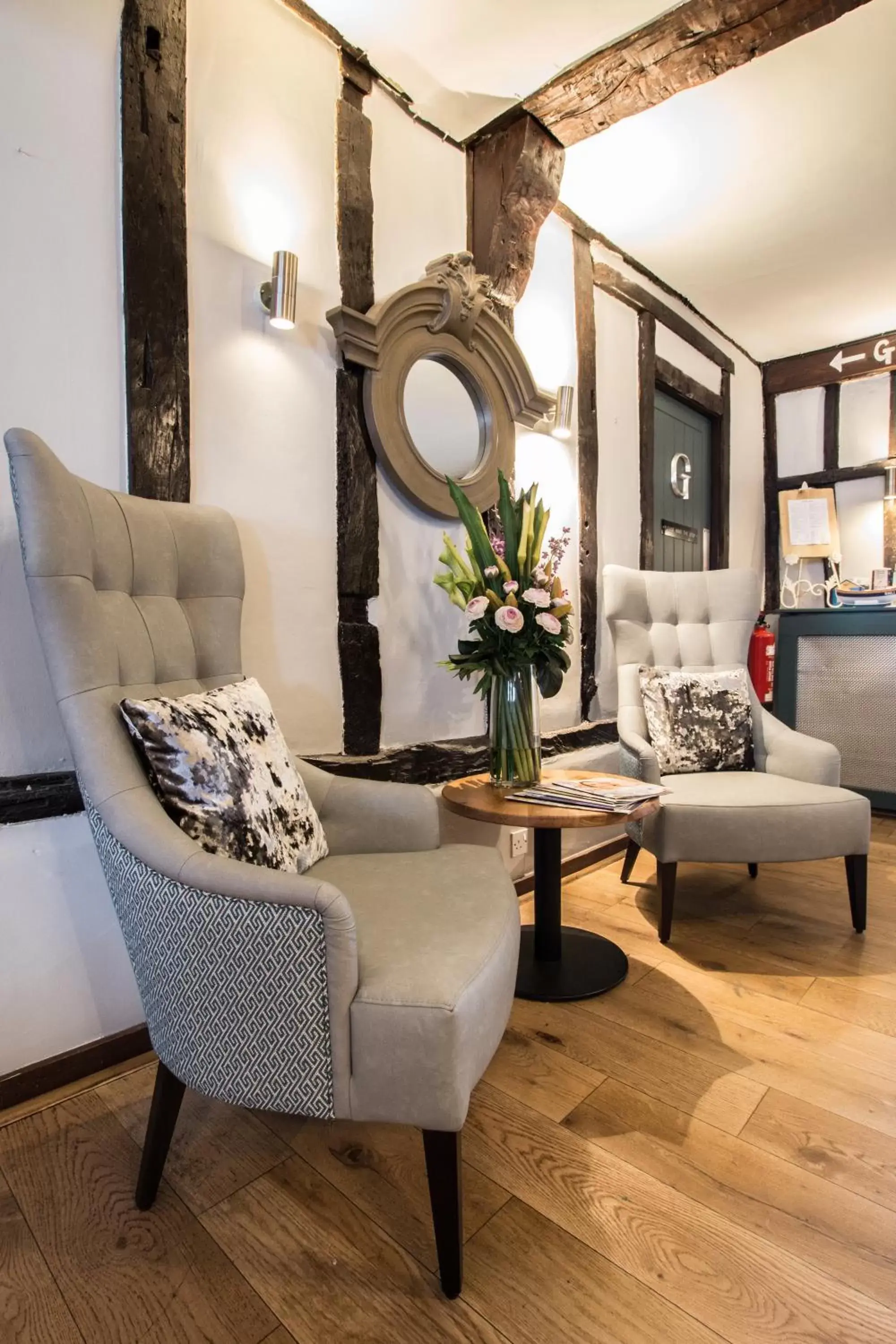 Lobby or reception, Seating Area in The Saracens Head Hotel