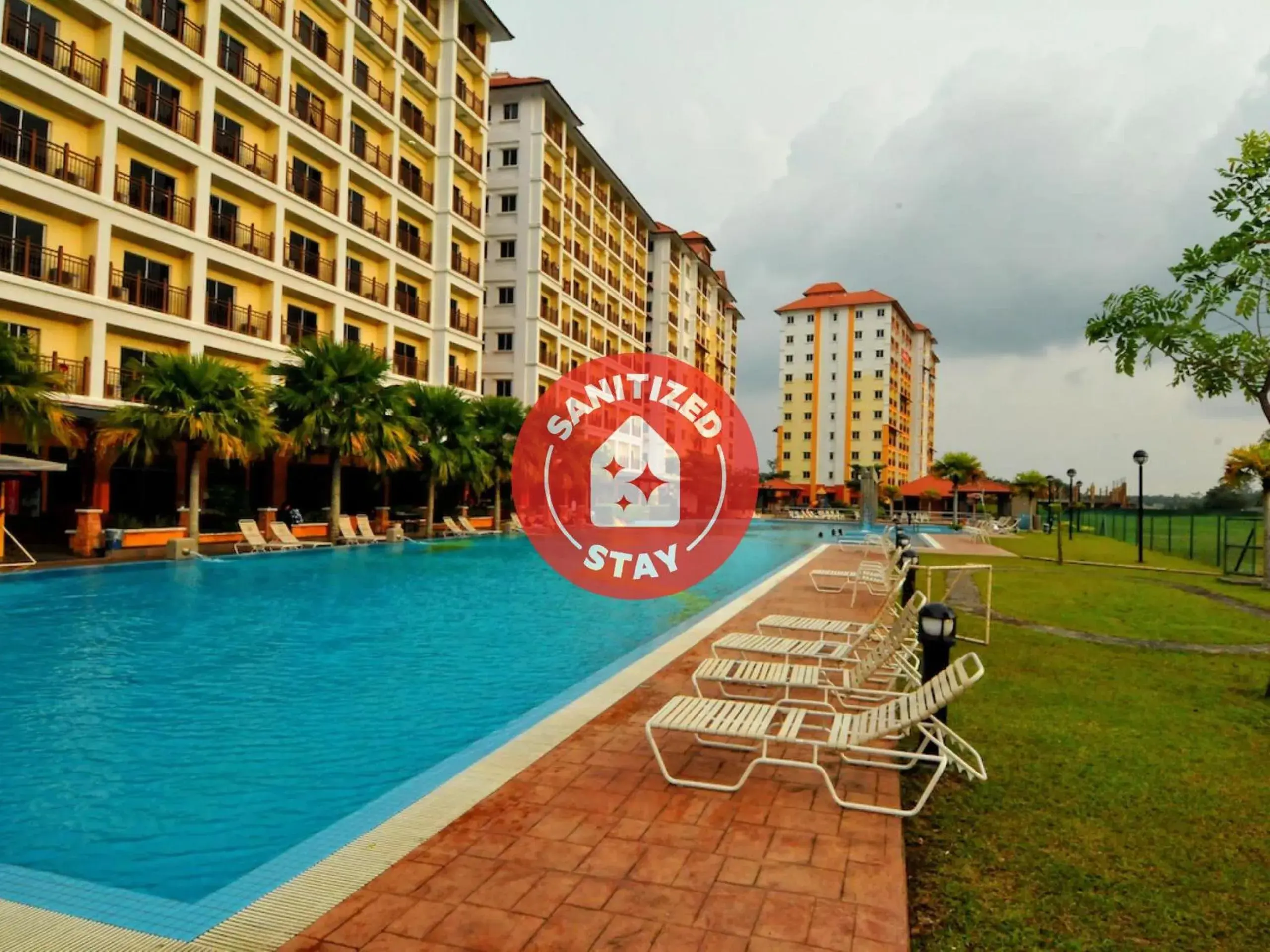 Facade/entrance, Swimming Pool in OYO HOME 90301 Suria Service Apartments @ Bukit Merak Laketown Resort