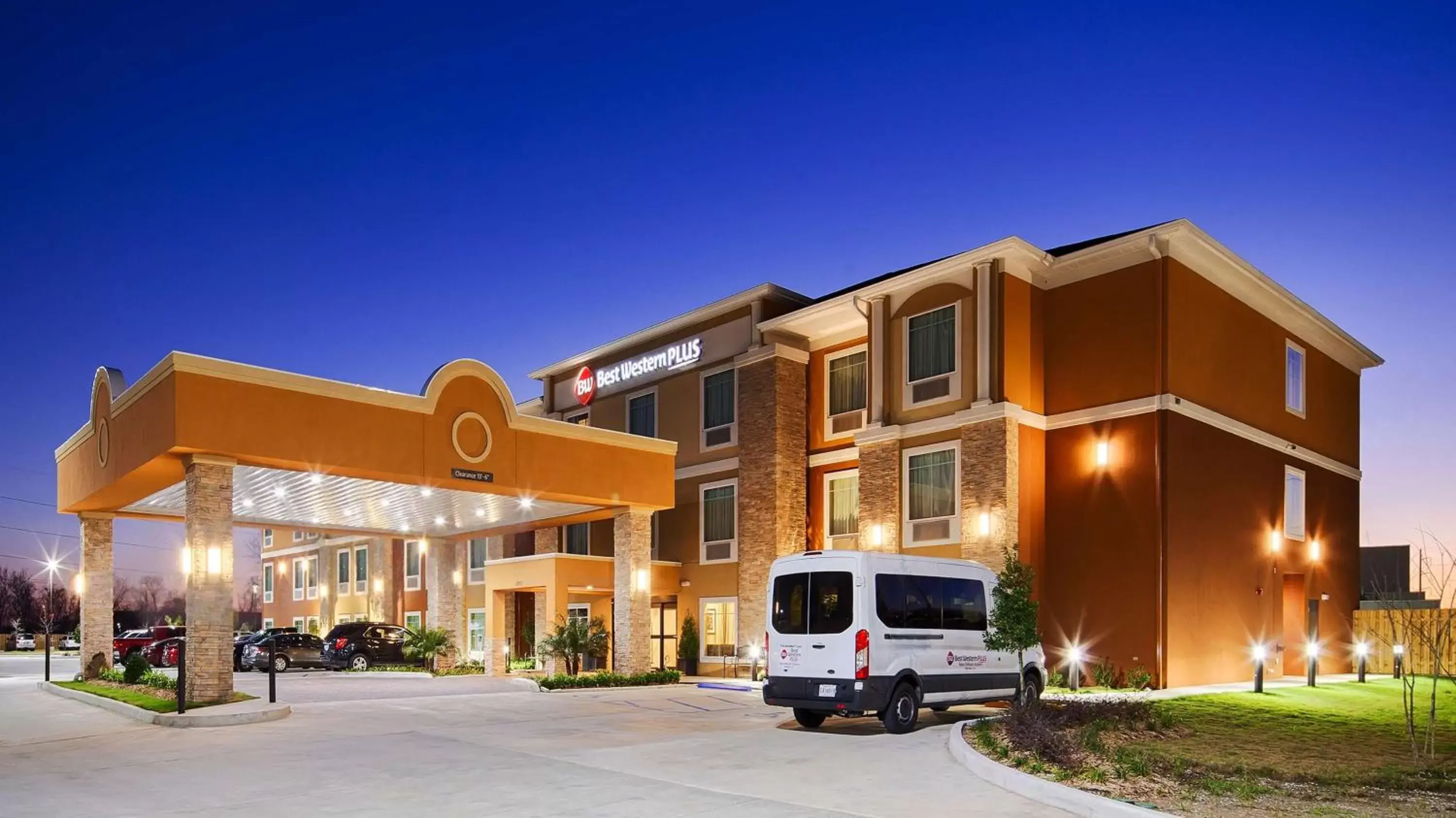 Property building in Best Western Plus New Orleans Airport Hotel