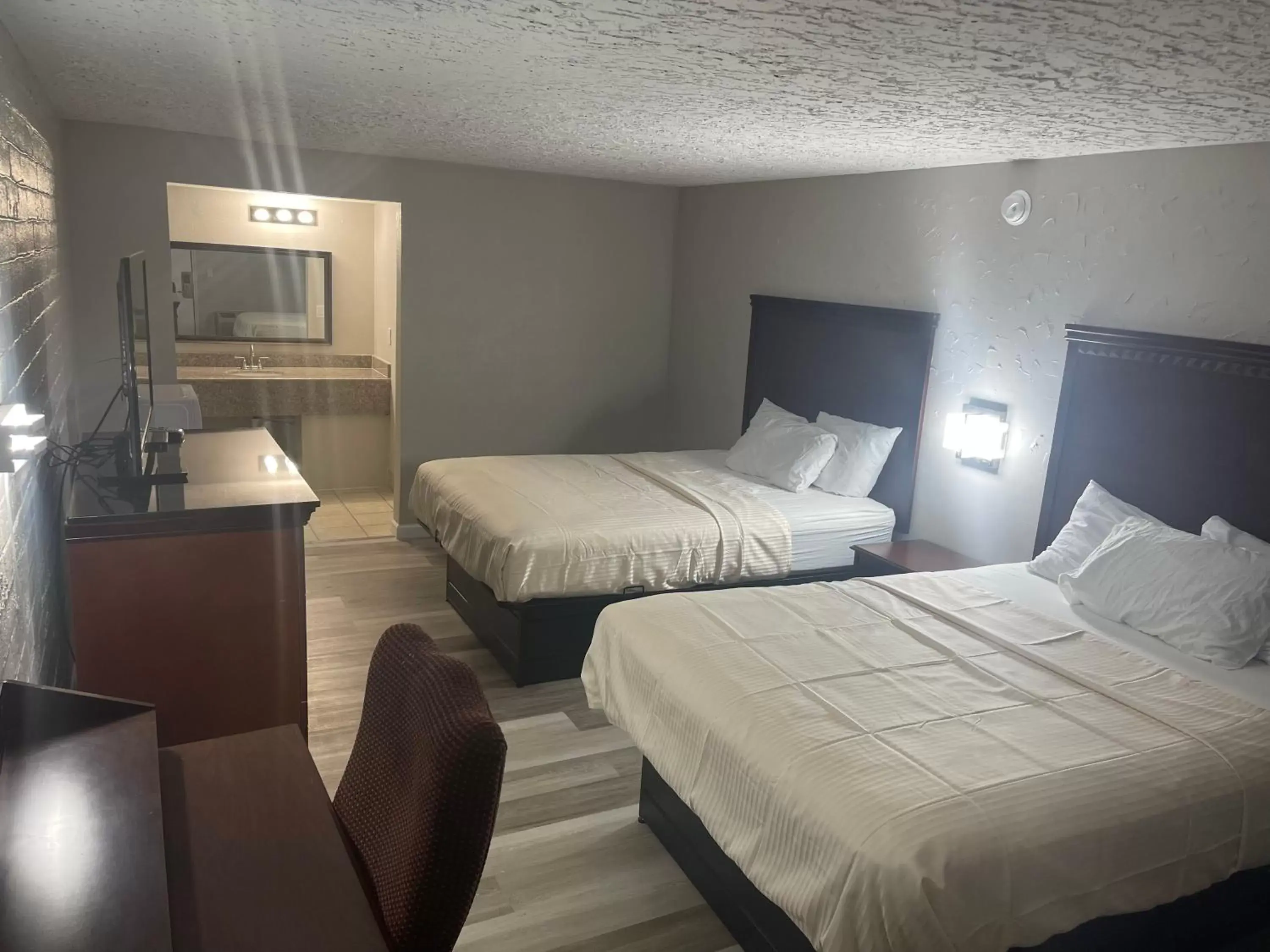 Photo of the whole room, Bed in Stratford House Inn Photo of the whole room, Bed in Stratford House Inn