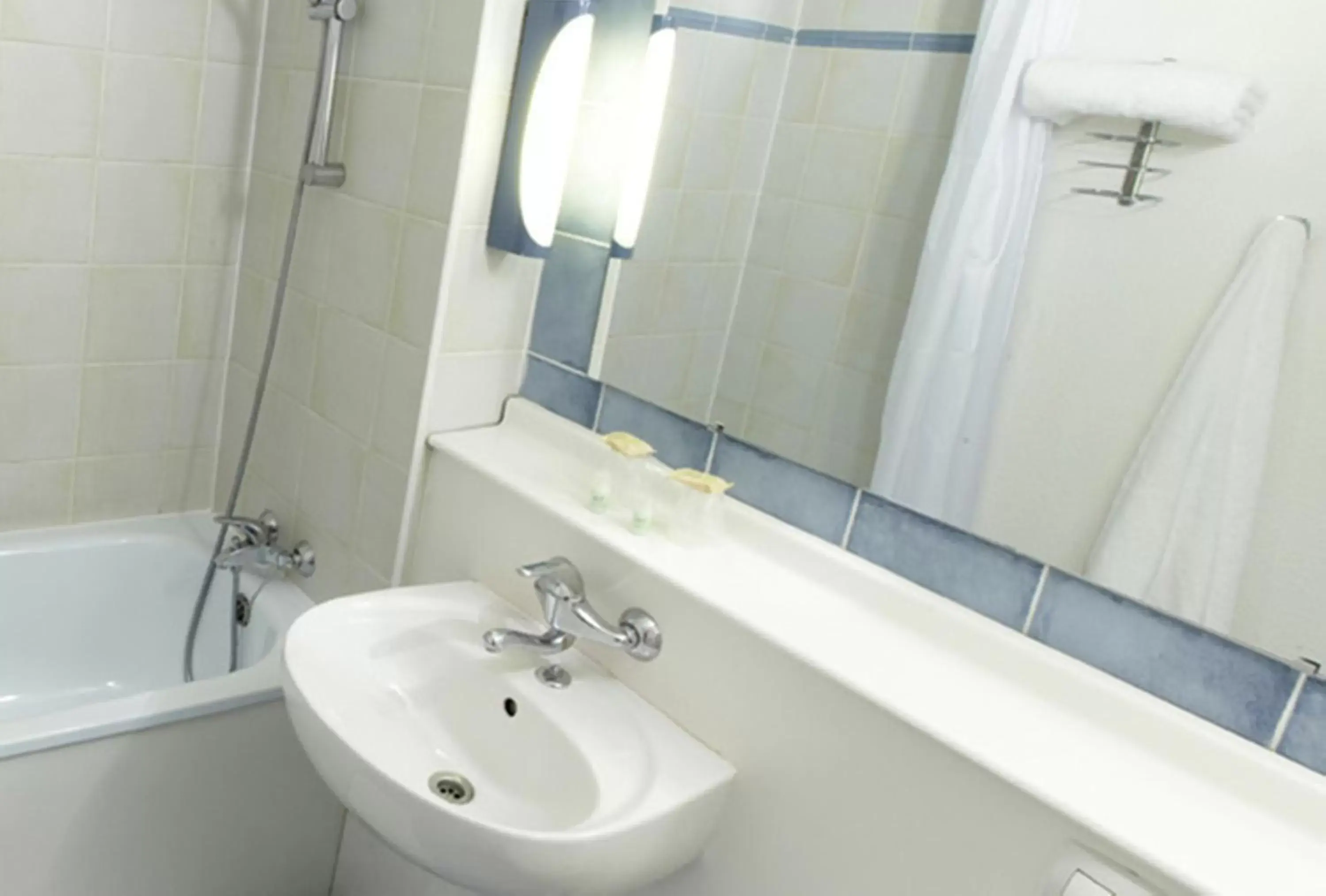 Bathroom in Campanile Manosque