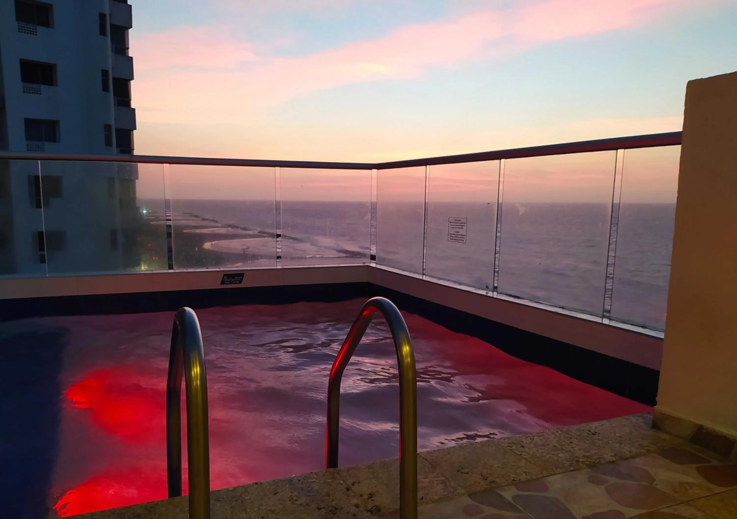 Swimming pool in Hotel Aixo Suites By GEH Suites