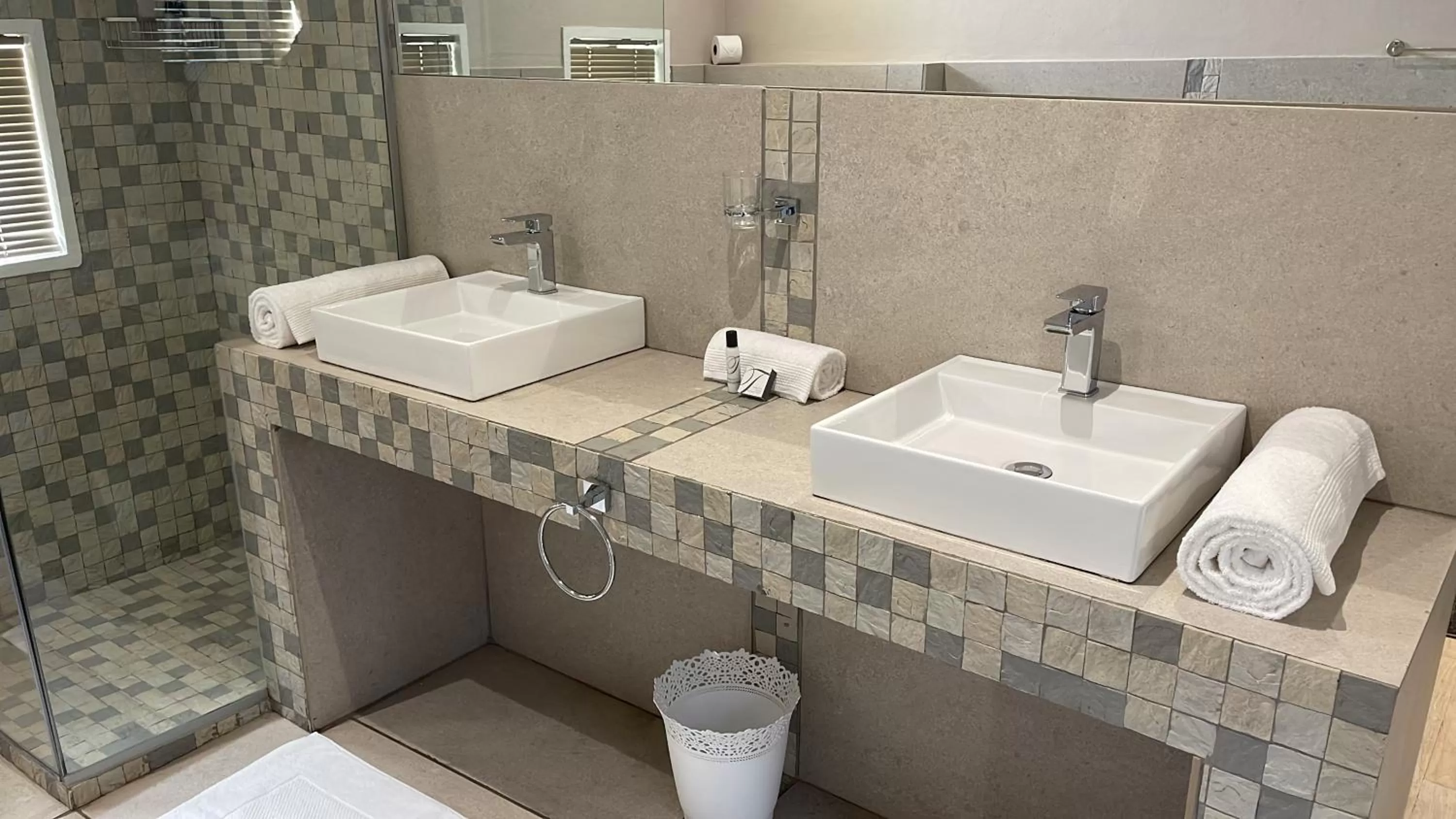 Bathroom in Grants Hill Inn