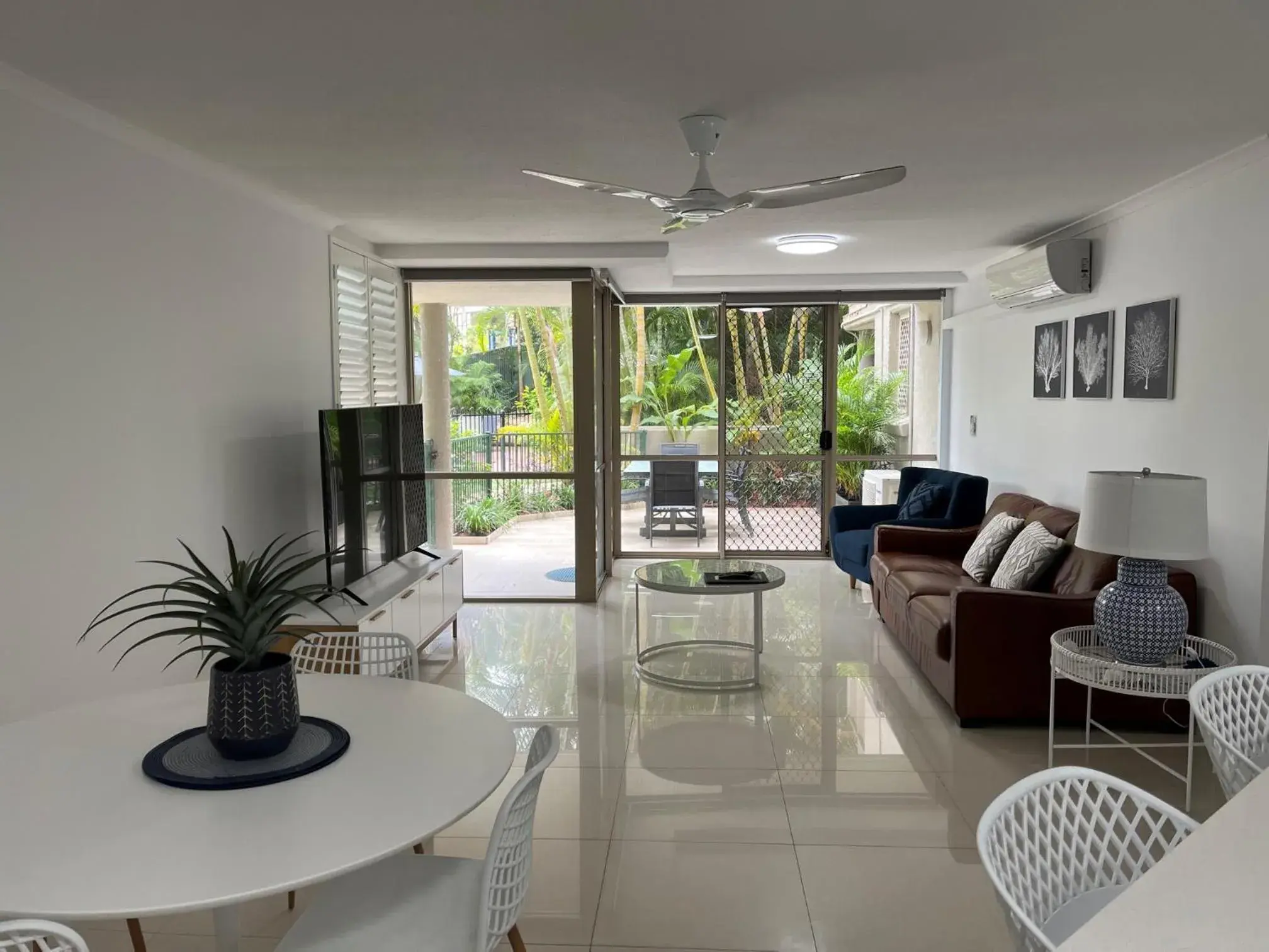 Living room, Seating Area in Sanctuary Beach Resort