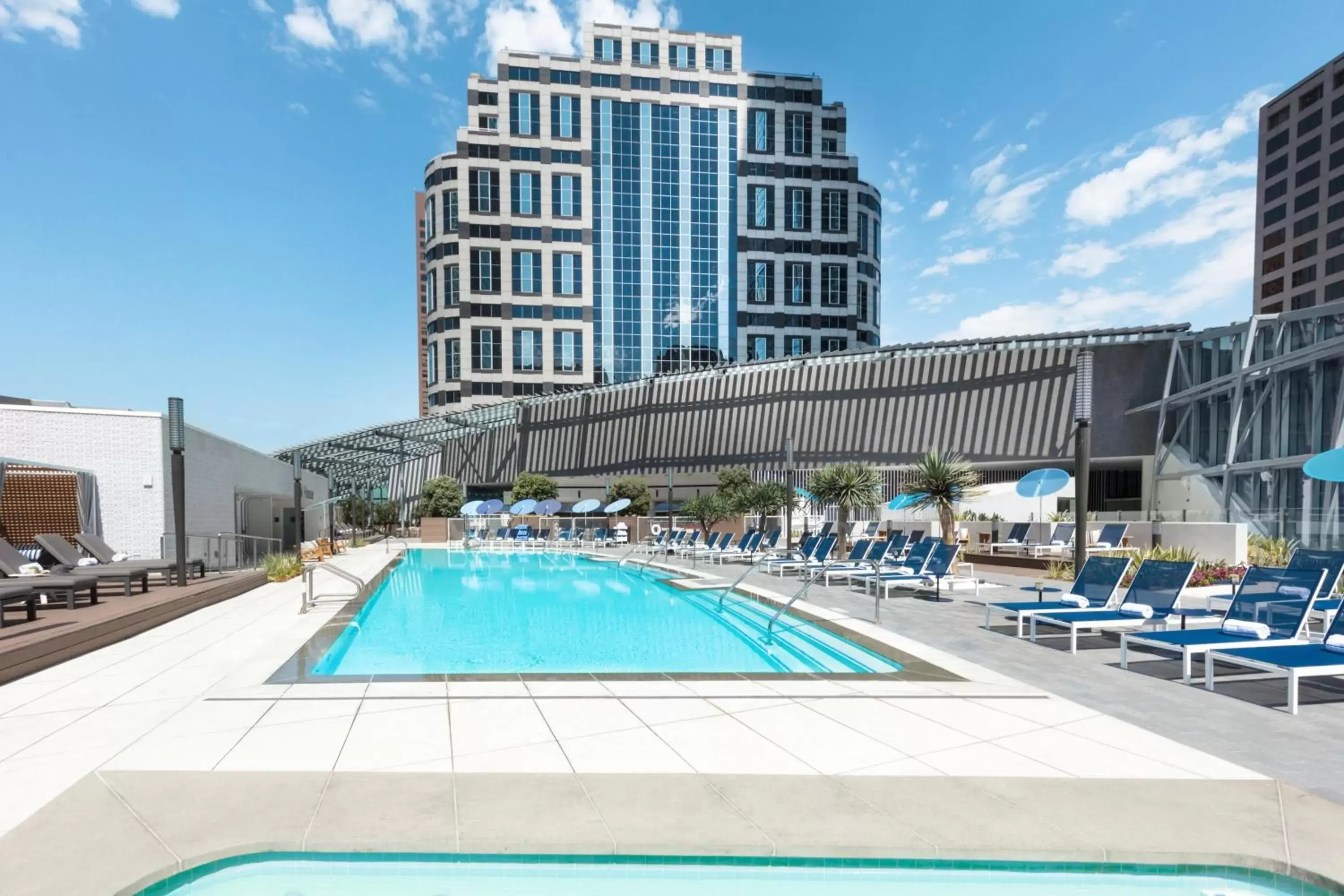 Swimming pool, Property Building in InterContinental - Los Angeles Downtown, an IHG Hotel