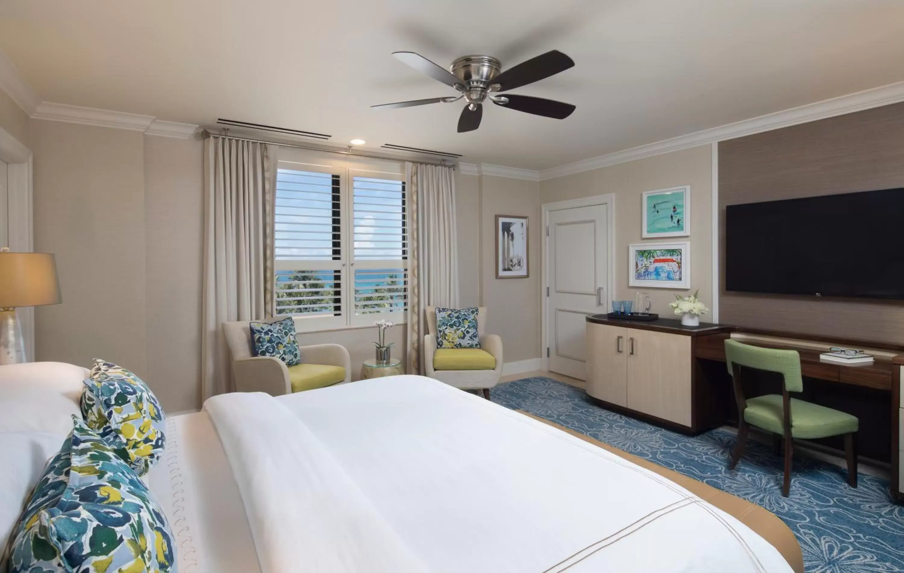 Deluxe Partial Ocean View Room in The Breakers Palm Beach