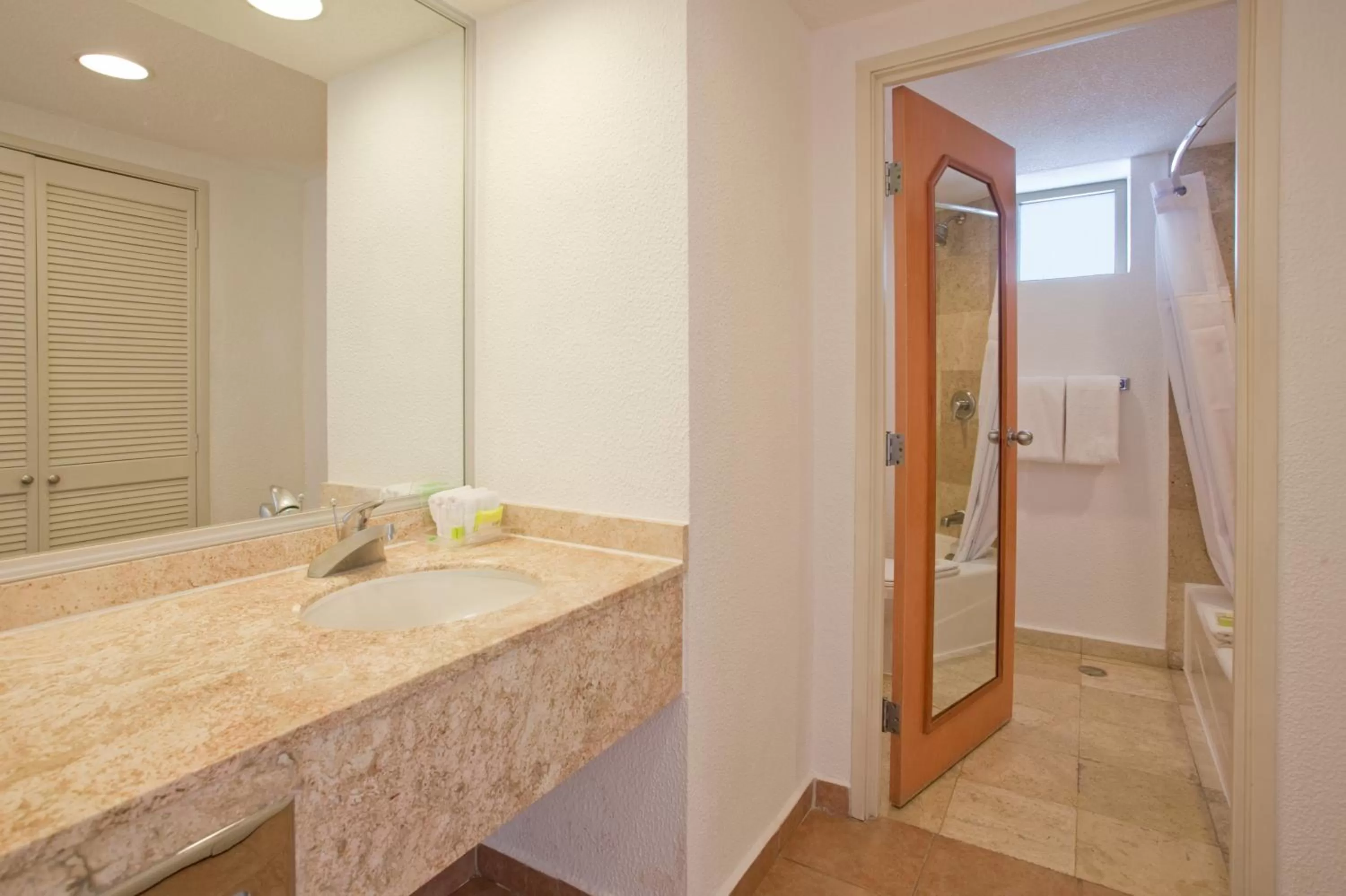 Bathroom in Holiday Inn Resort Acapulco, an IHG Hotel