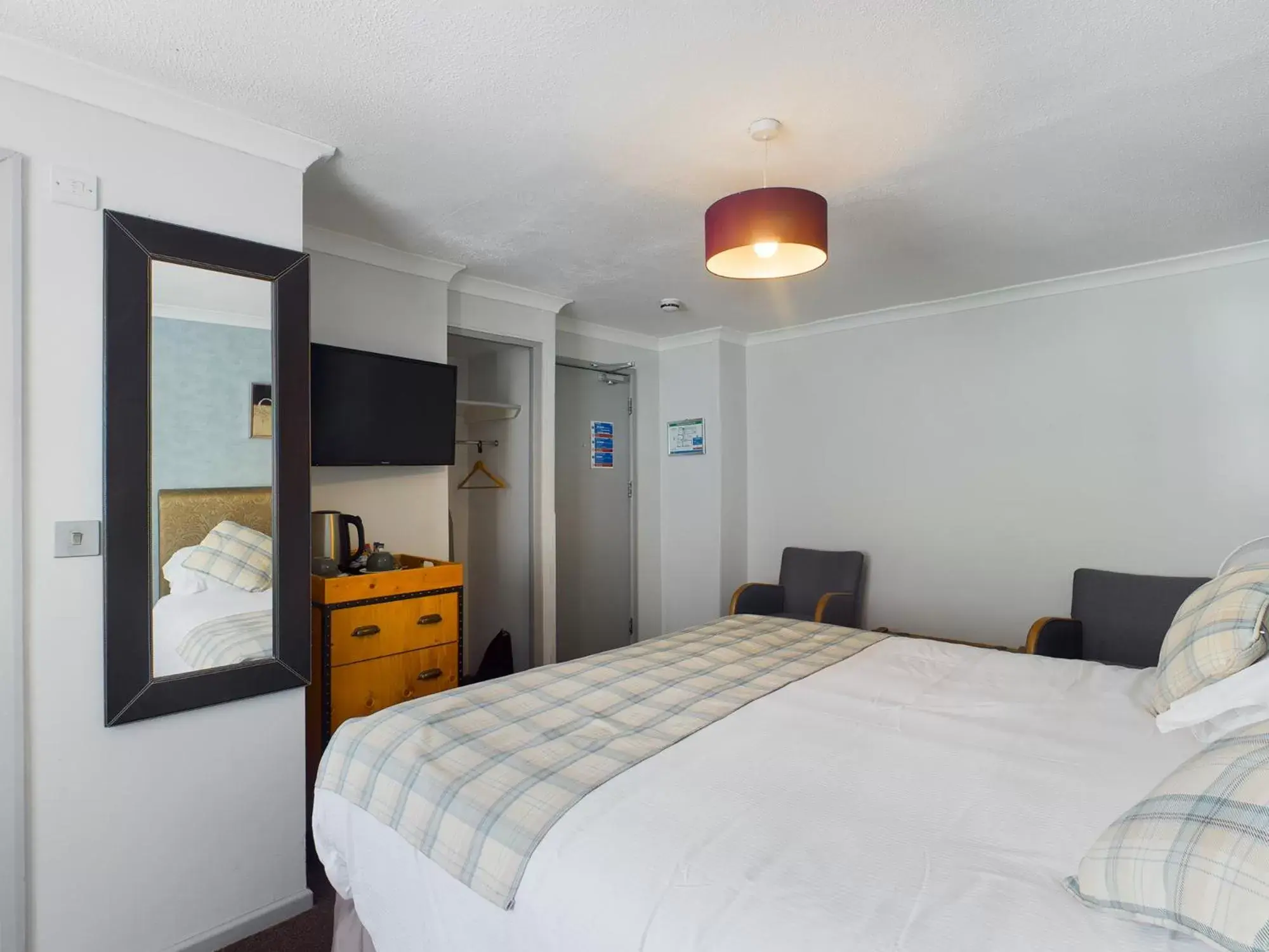 Bedroom, Bed in The Oak House Hotel