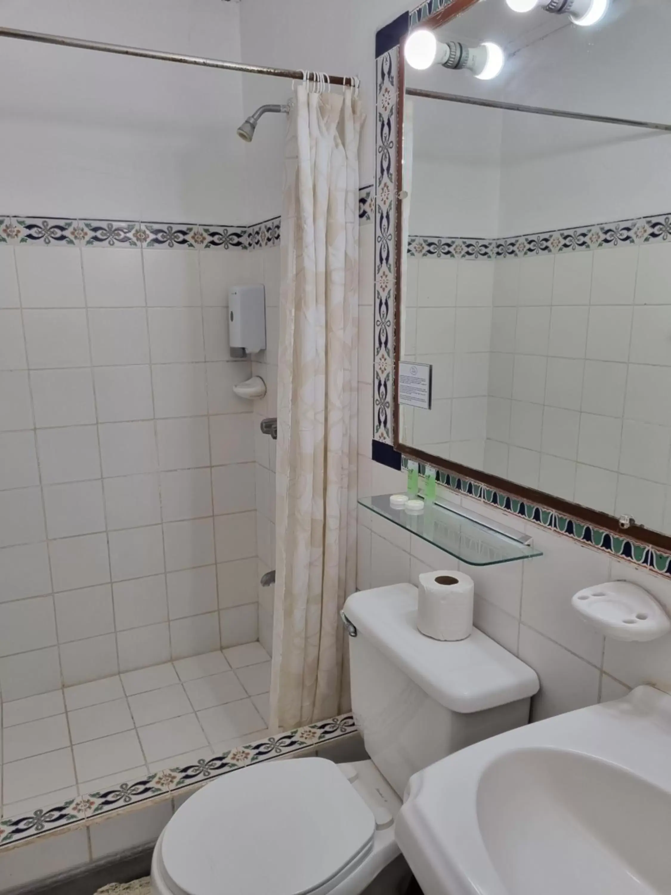Shower, Bathroom in Hotel 1492