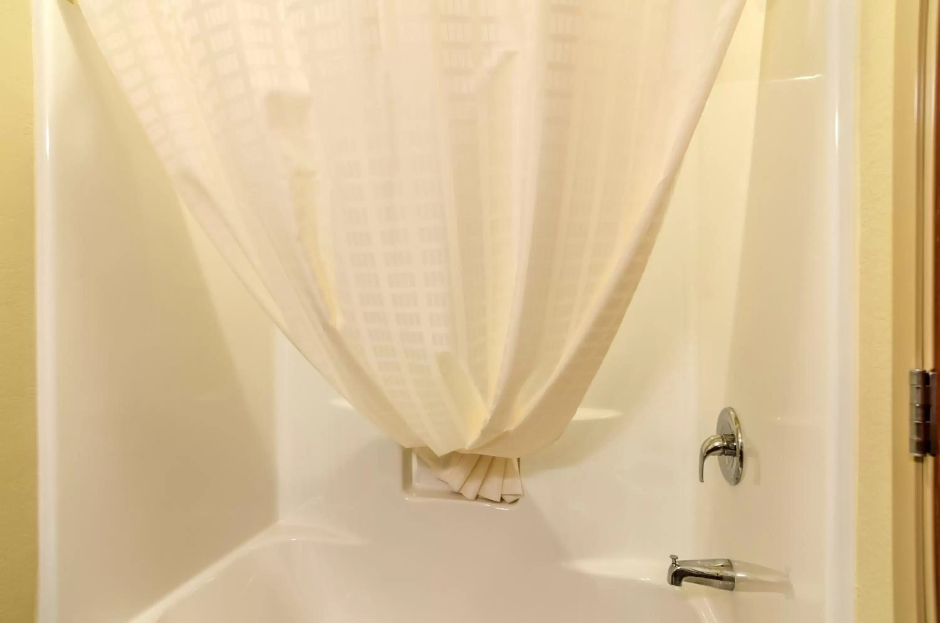 Bathroom in Cobblestone Inn & Suites - Oberlin