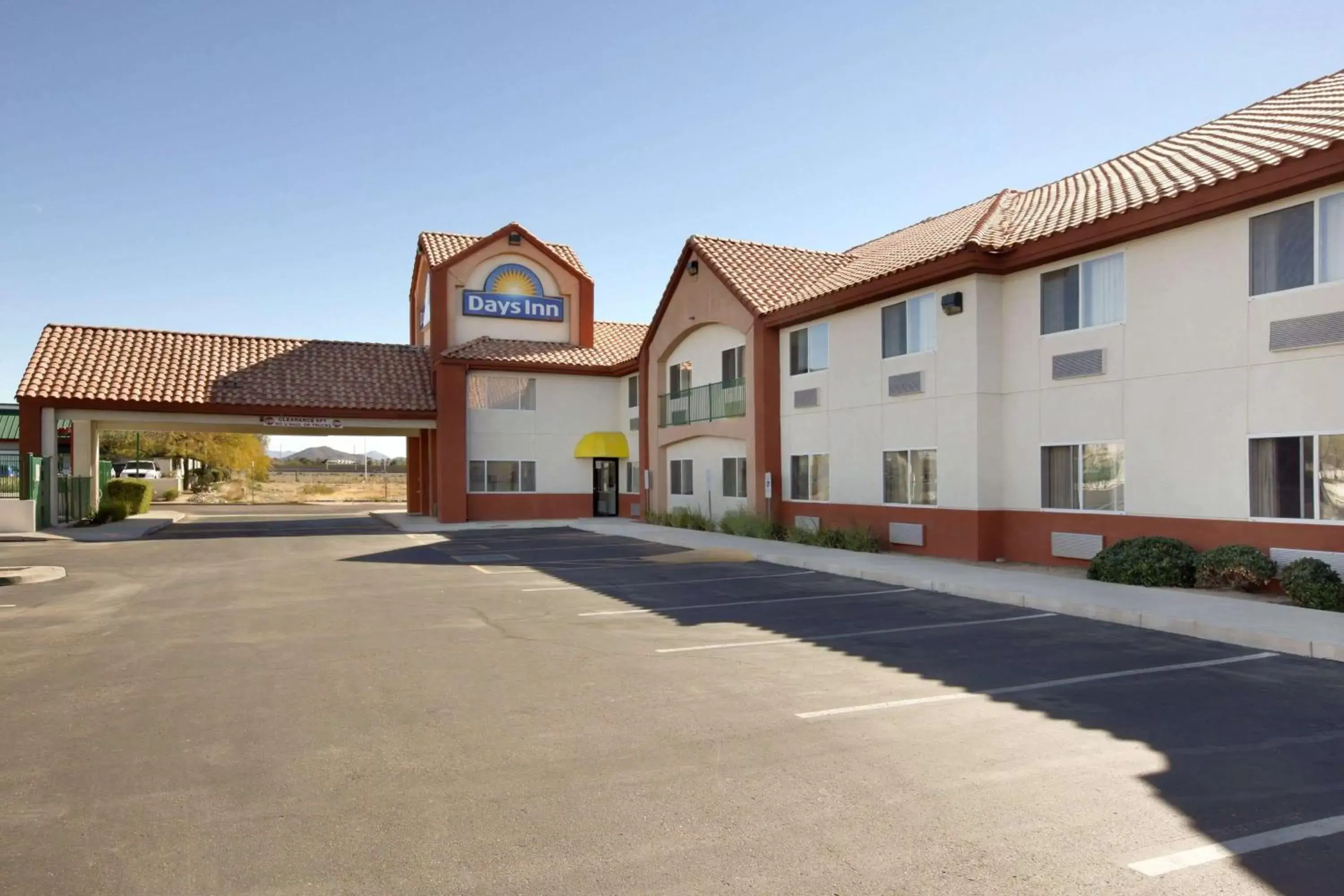 Property building in Days Inn by Wyndham Phoenix North Property building in Days Inn by Wyndham Phoenix North