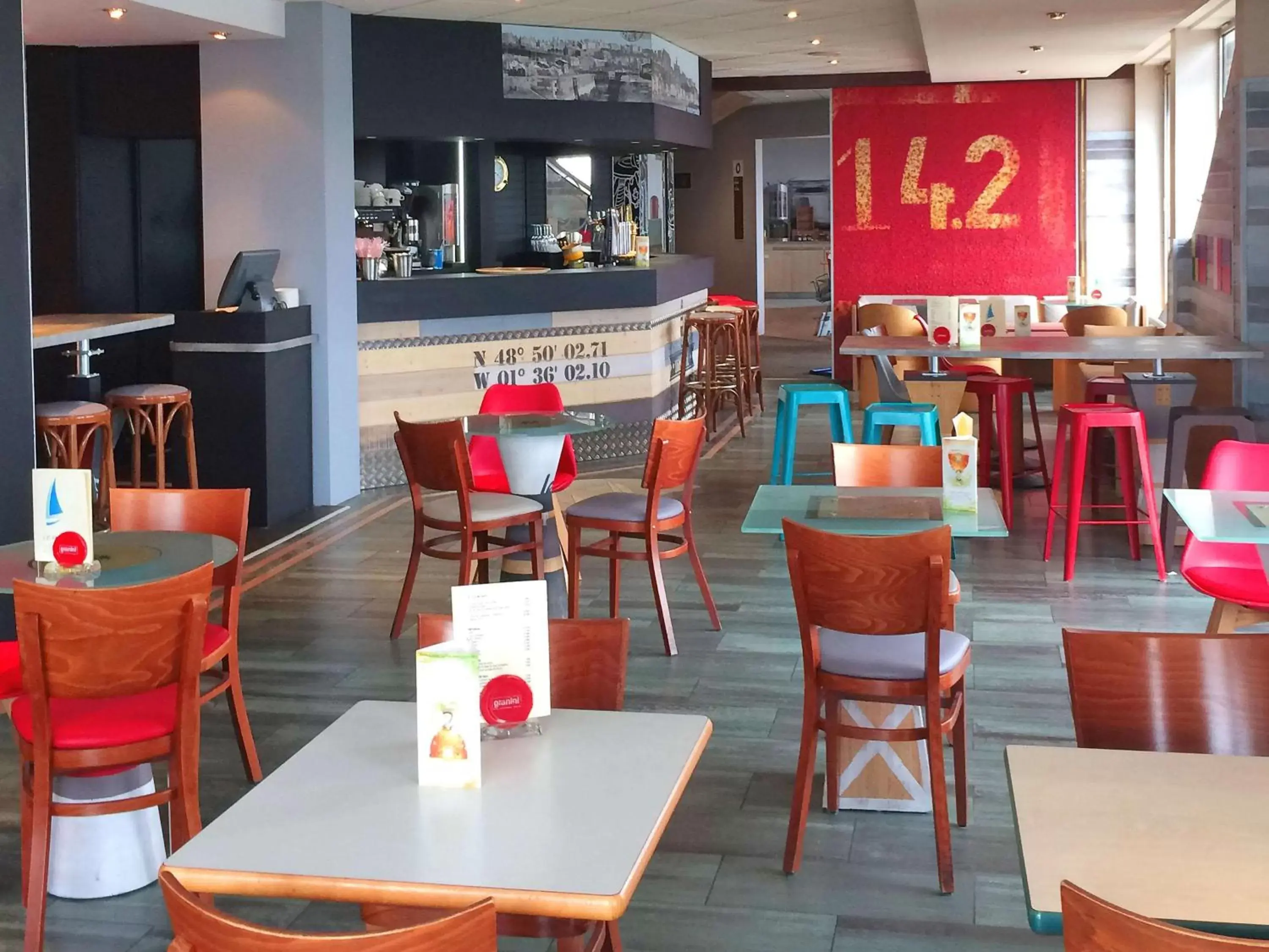 Lounge or bar, Restaurant/Places to Eat in ibis Granville Port De Plaisance