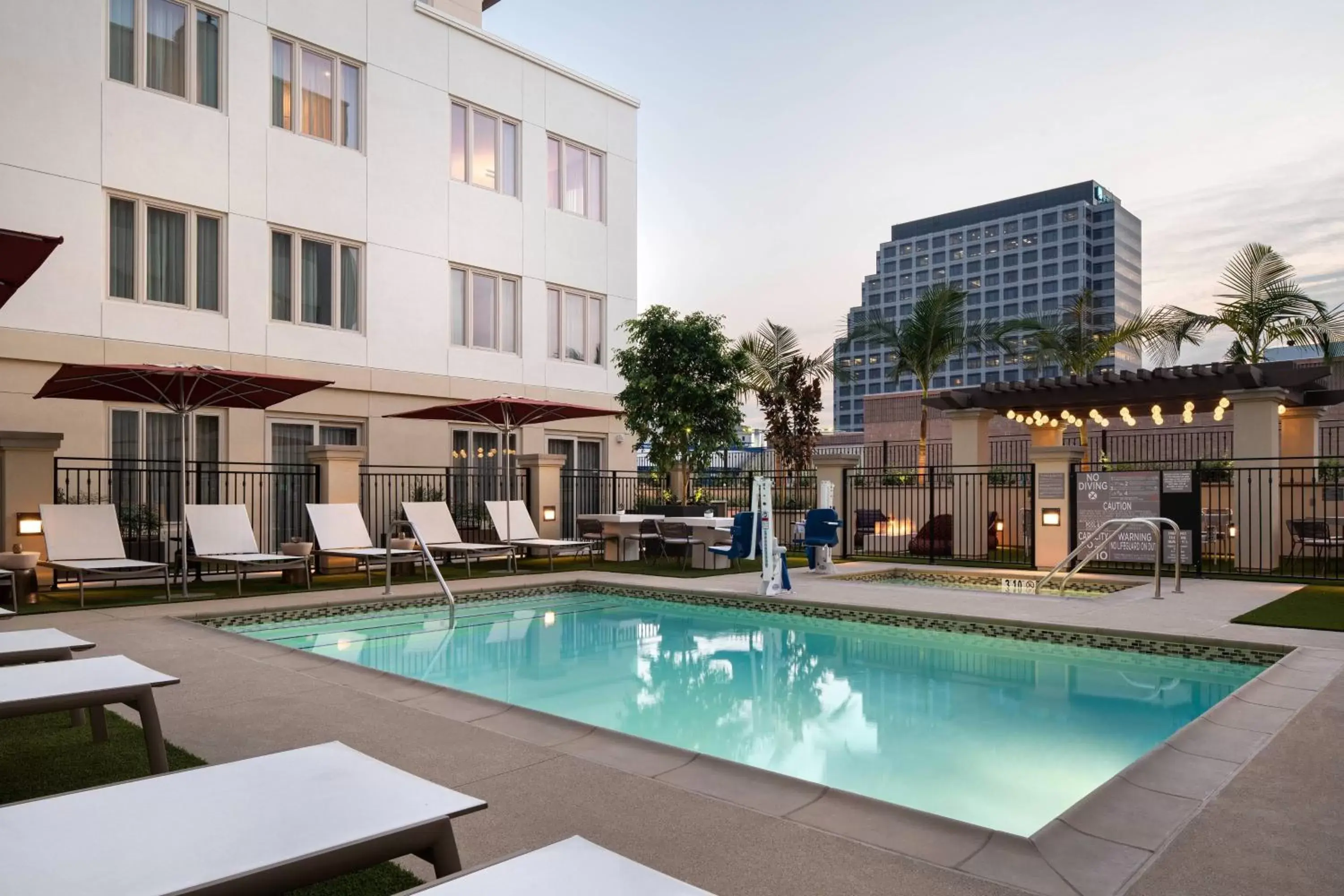 Swimming Pool in Residence Inn Los Angeles Glendale