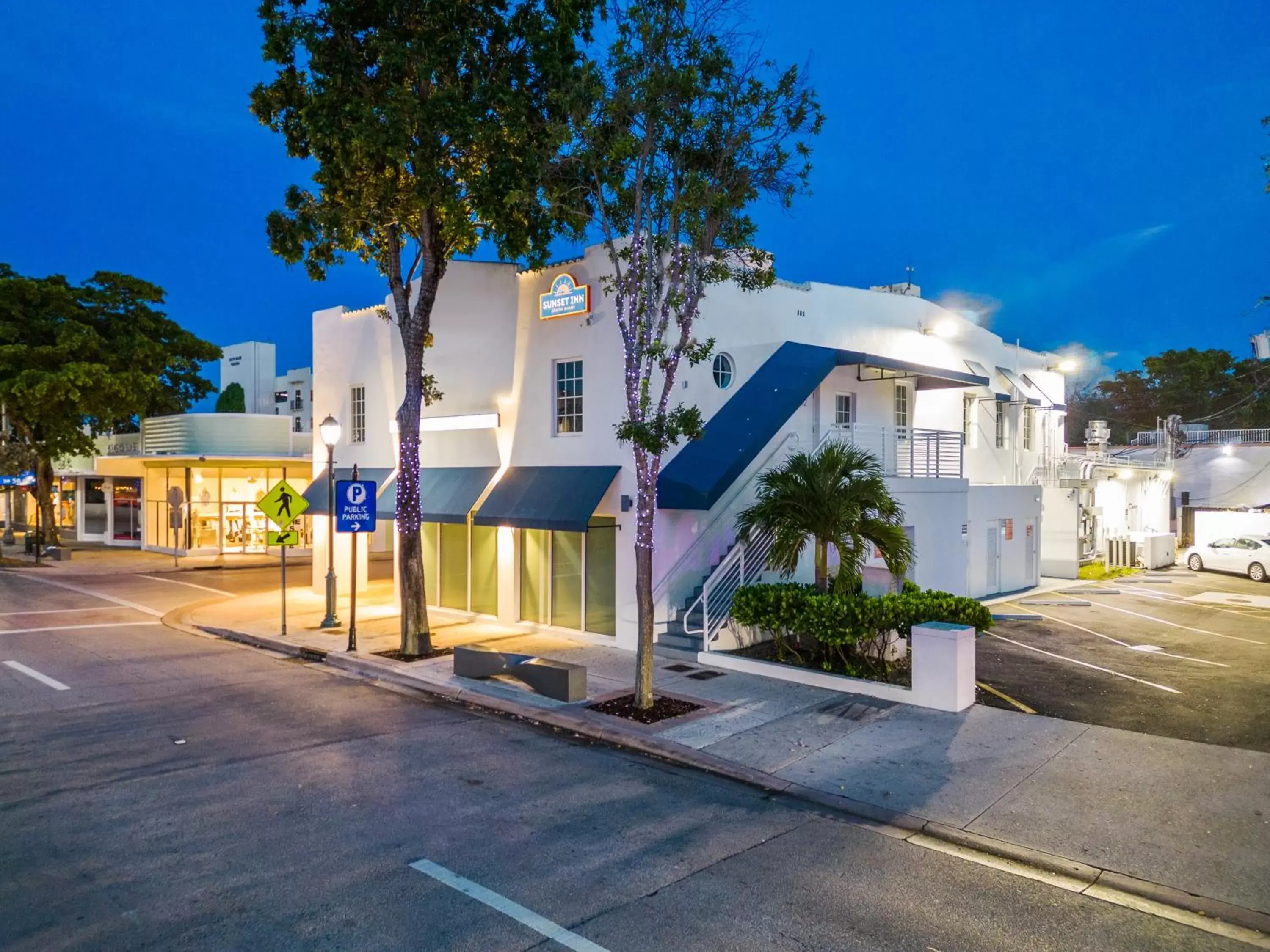 Property Building in Sunset Inn-South Miami