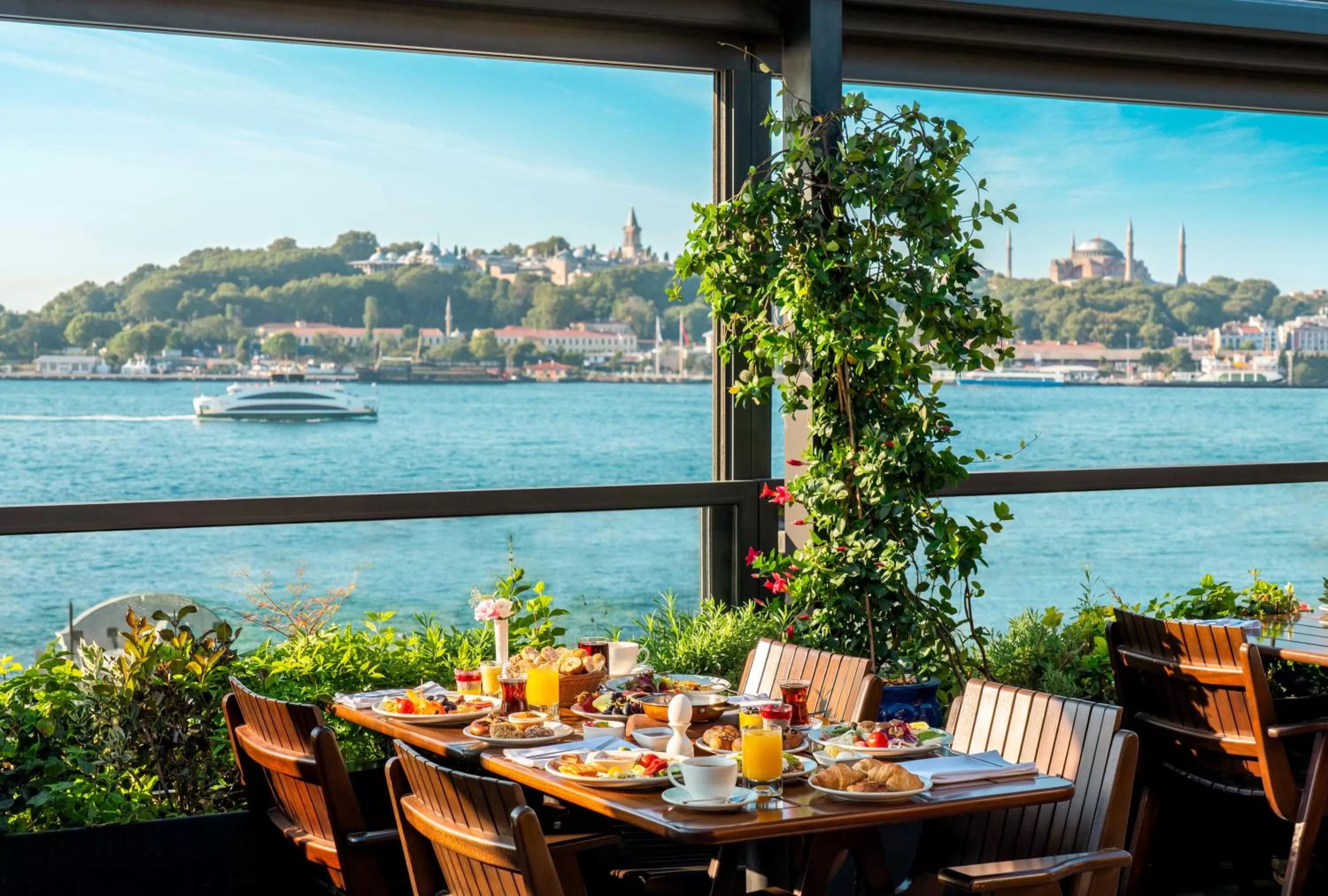 Restaurant/places to eat in Novotel Istanbul Bosphorus Hotel