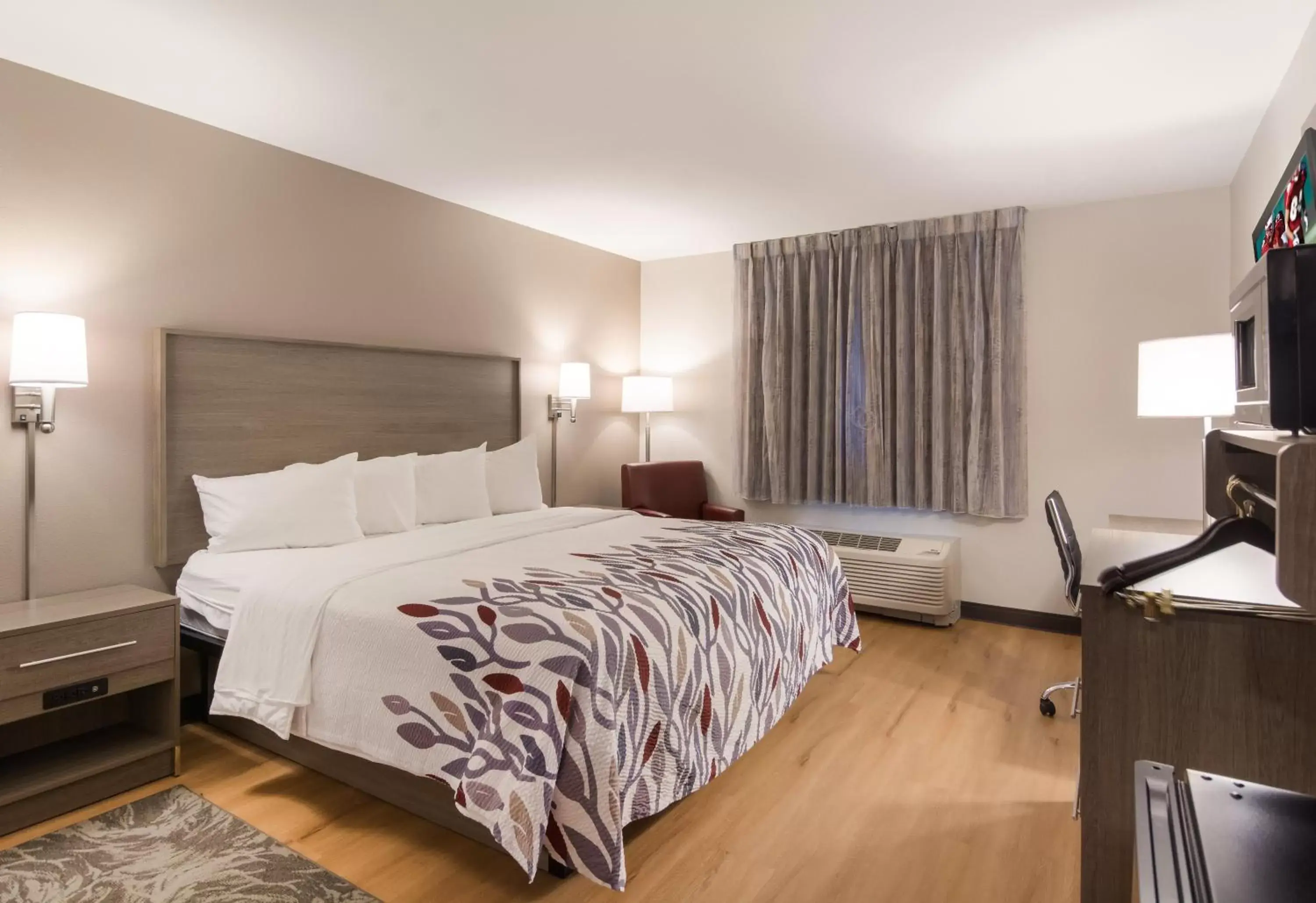 Photo of the whole room, Bed in Red Roof Inn Chester Photo of the whole room, Bed in Red Roof Inn Chester