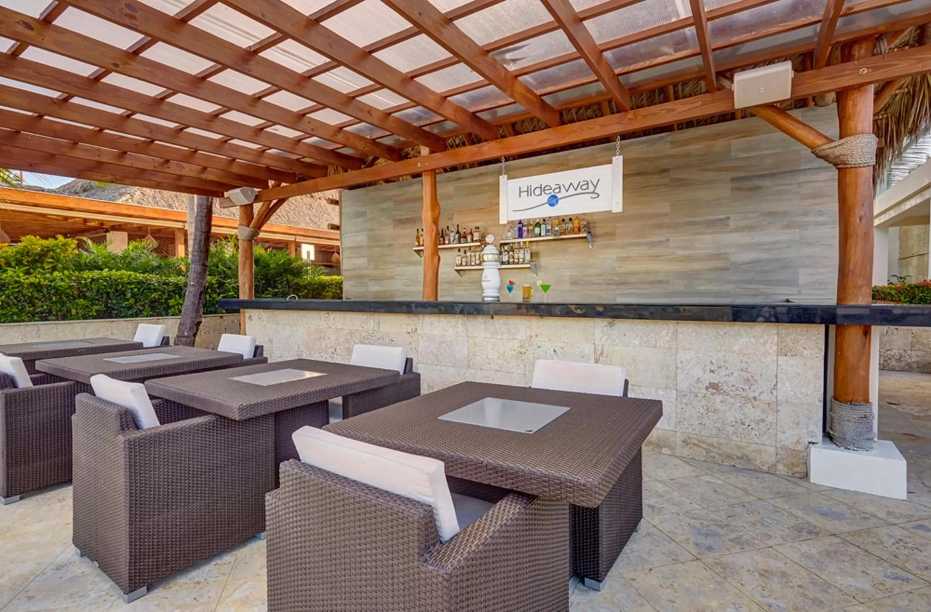 Lounge or bar in Royalton Hideaway Punta Cana, An Autograph Collection All-Inclusive Resort & Casino - Adults Only