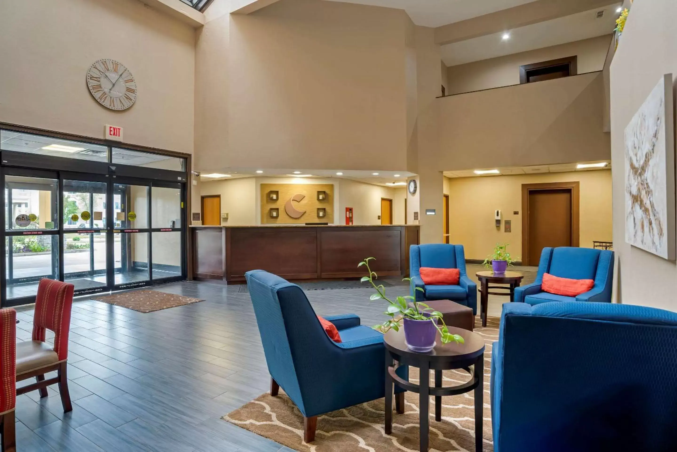Lobby or reception, Lounge/Bar in Comfort Suites Hattiesburg