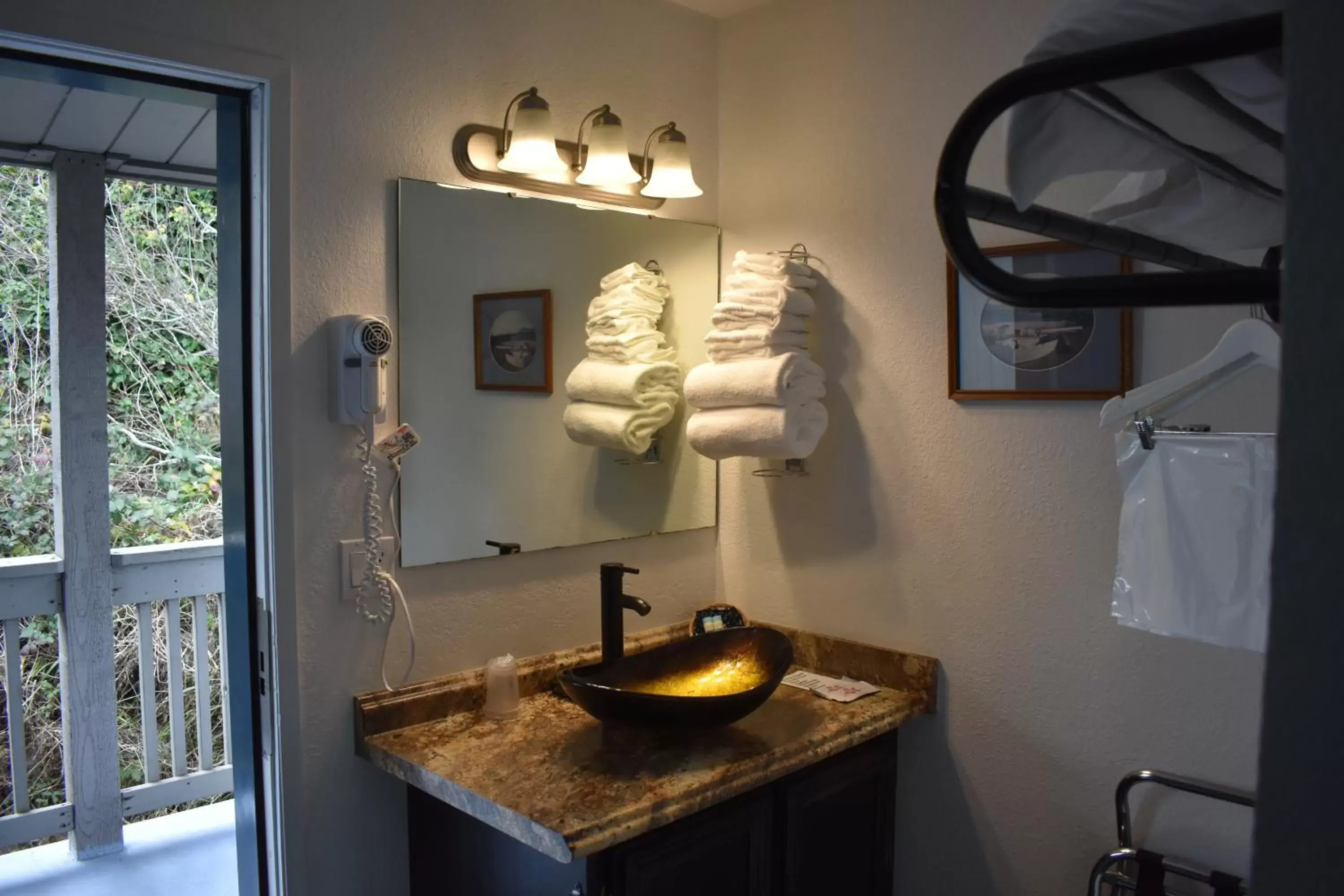 Bathroom in Lighthouse Cove Inn