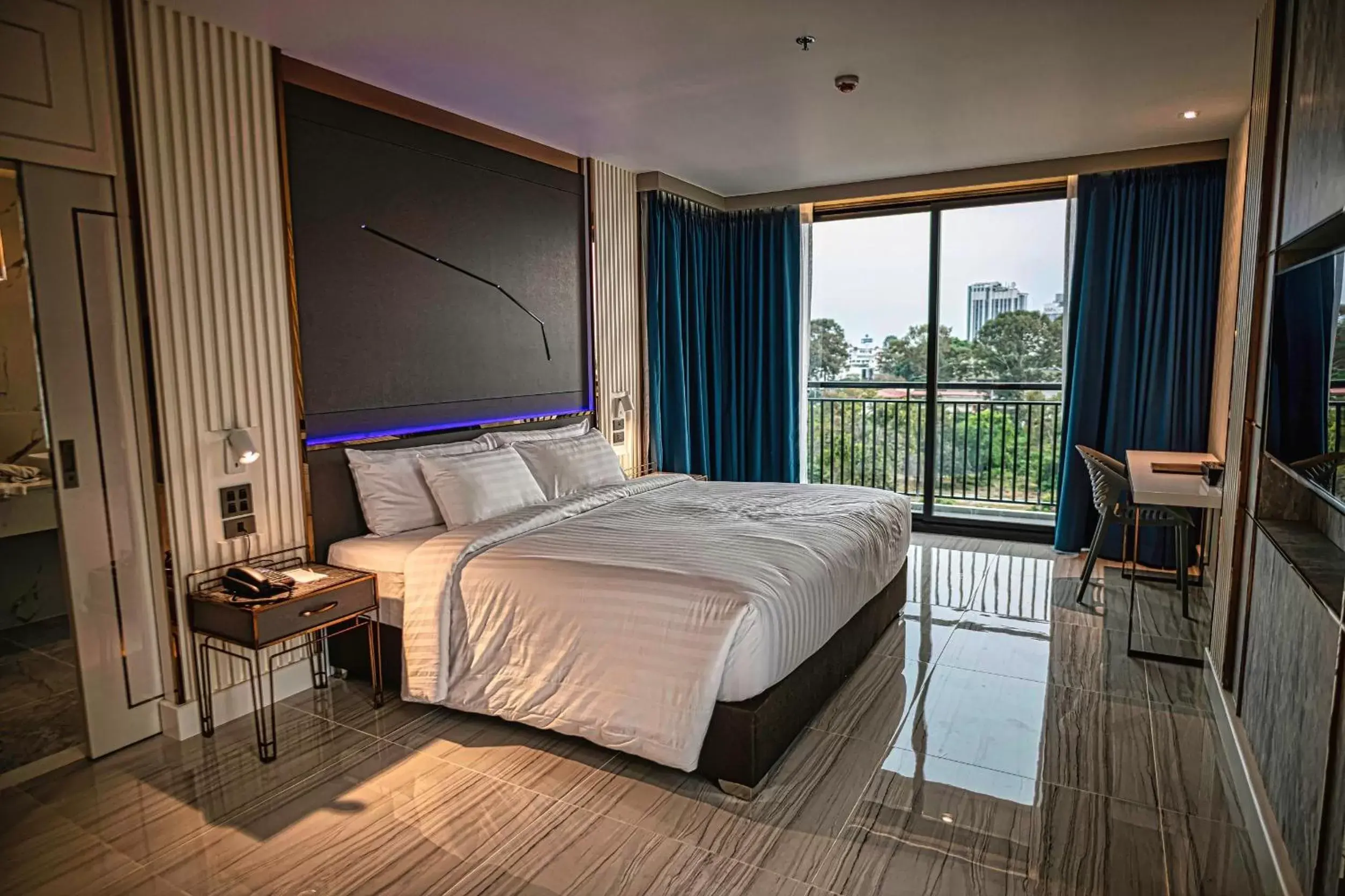 Deluxe Double Room with Balcony - Tower Dee in Pattaya Discovery Beach Hotel - SHA Extra Plus