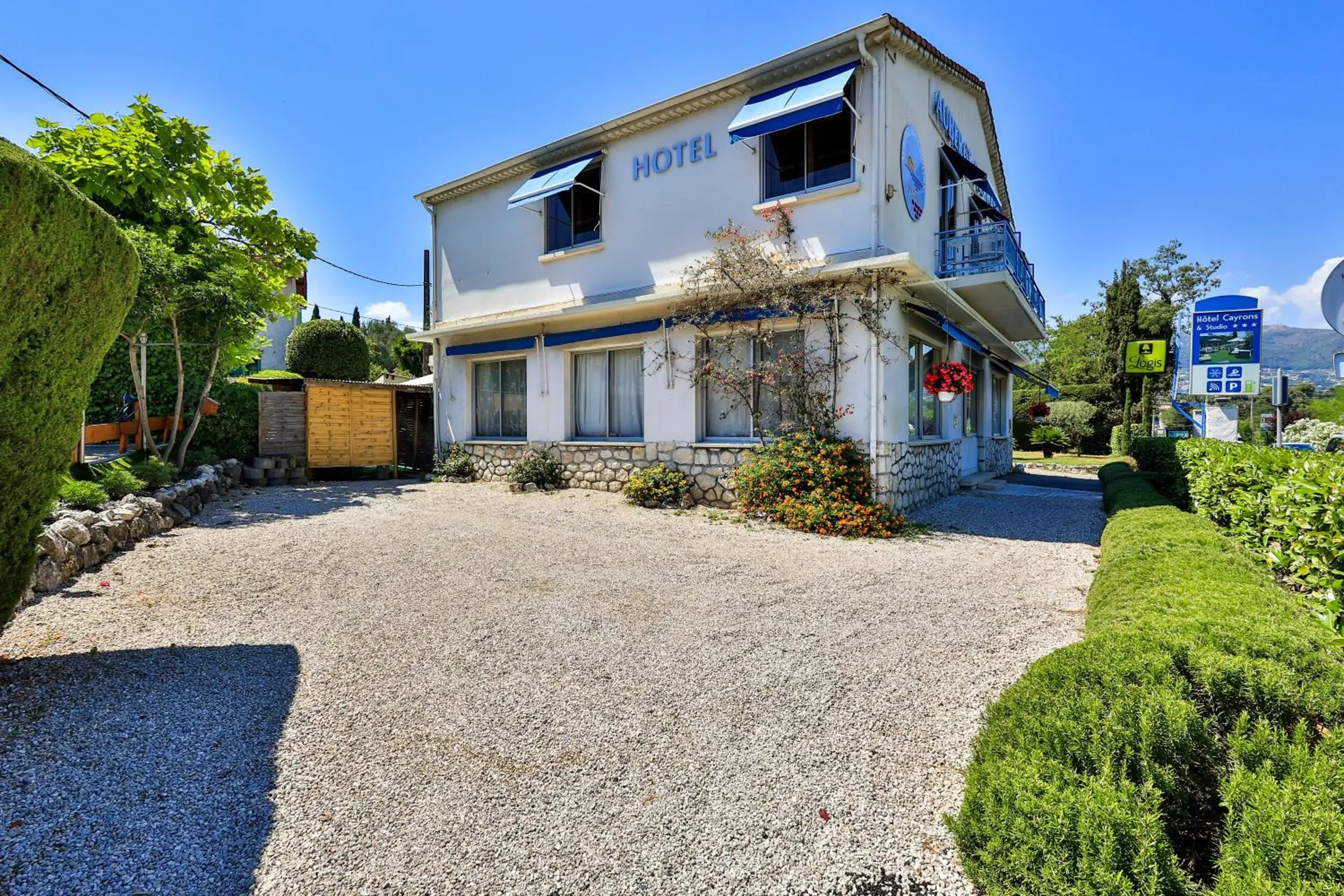 Property Building in Logis Hotel des Cayrons