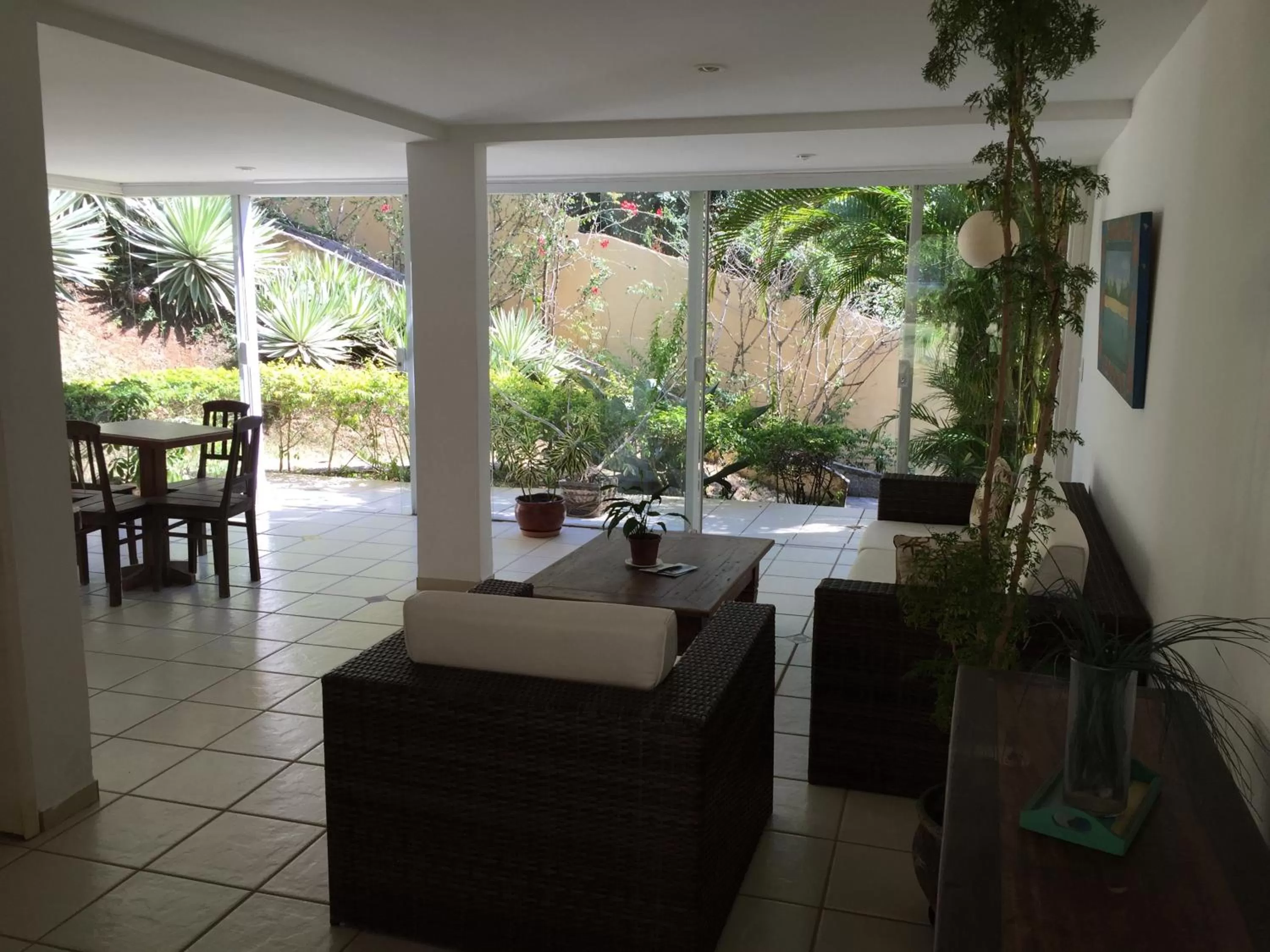 Facade/entrance in Praia da Ferradurinha Guest House