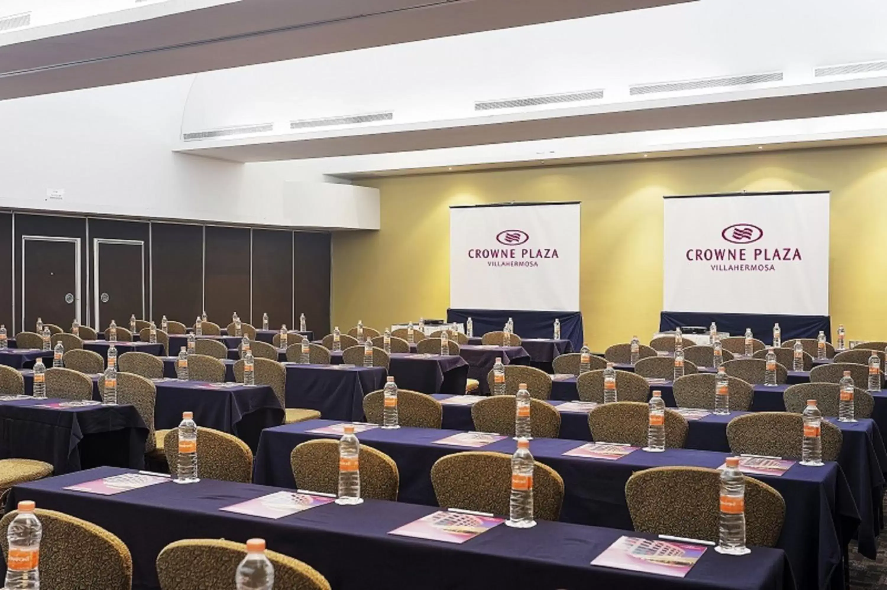 Meeting/conference room in Crowne Plaza Villahermosa, an IHG Hotel