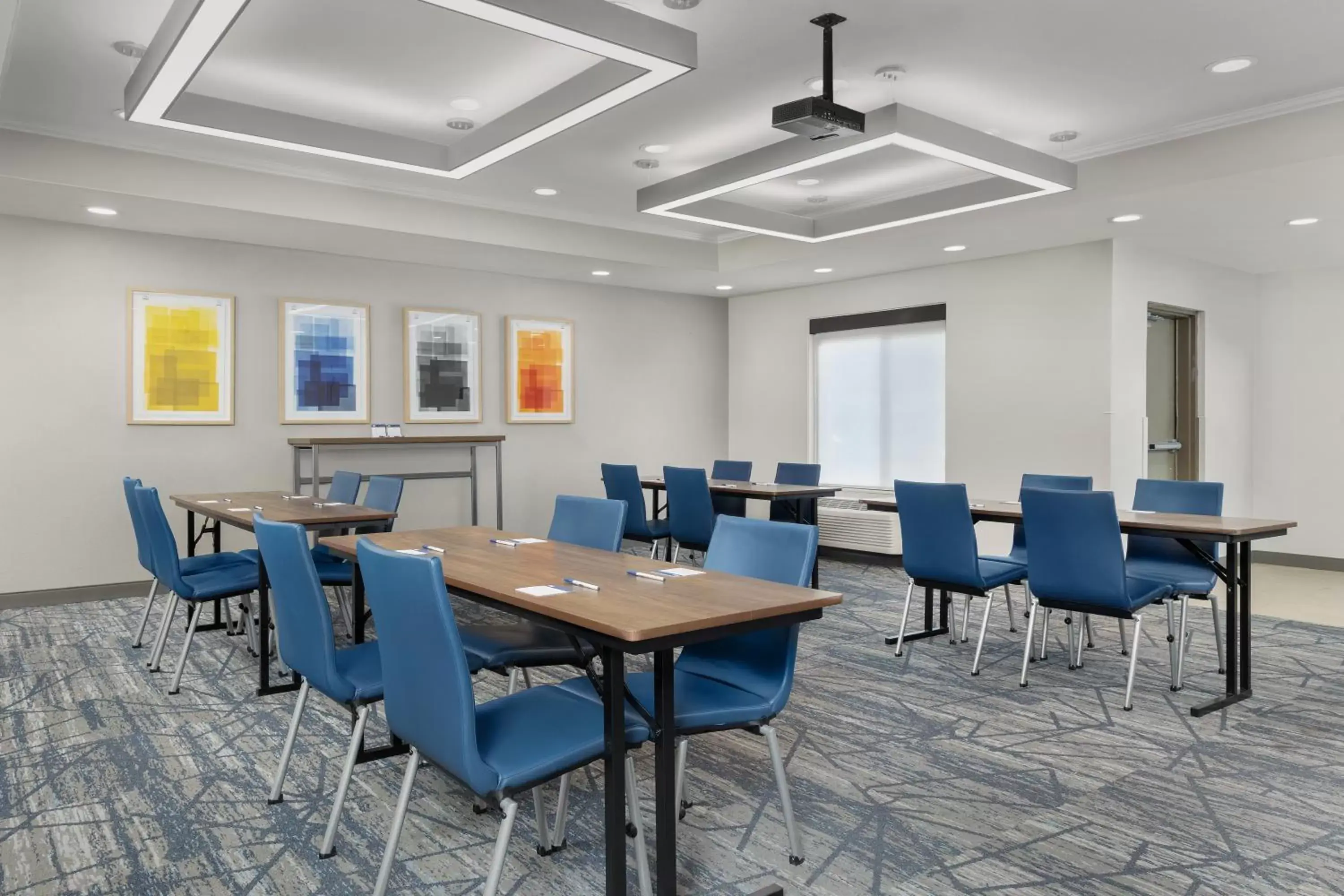 Meeting/conference room in Holiday Inn Express & Suites Superior, an IHG Hotel