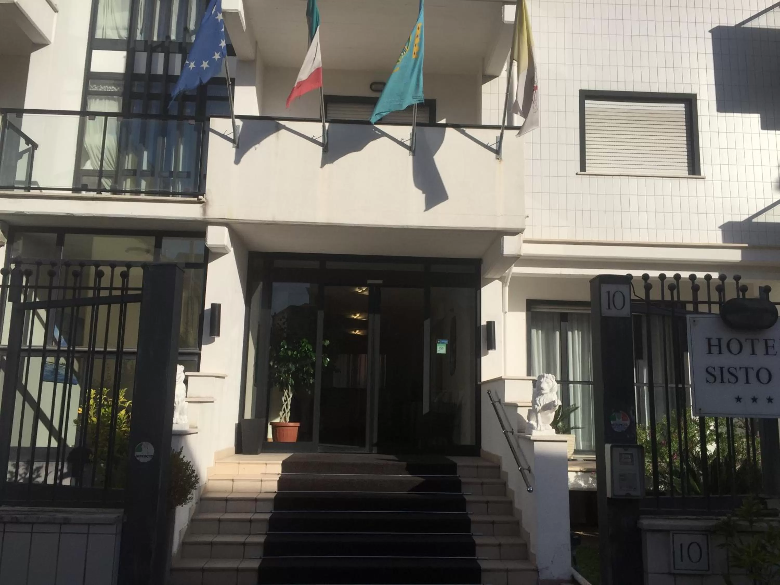 Facade/entrance in Hotel Sisto V