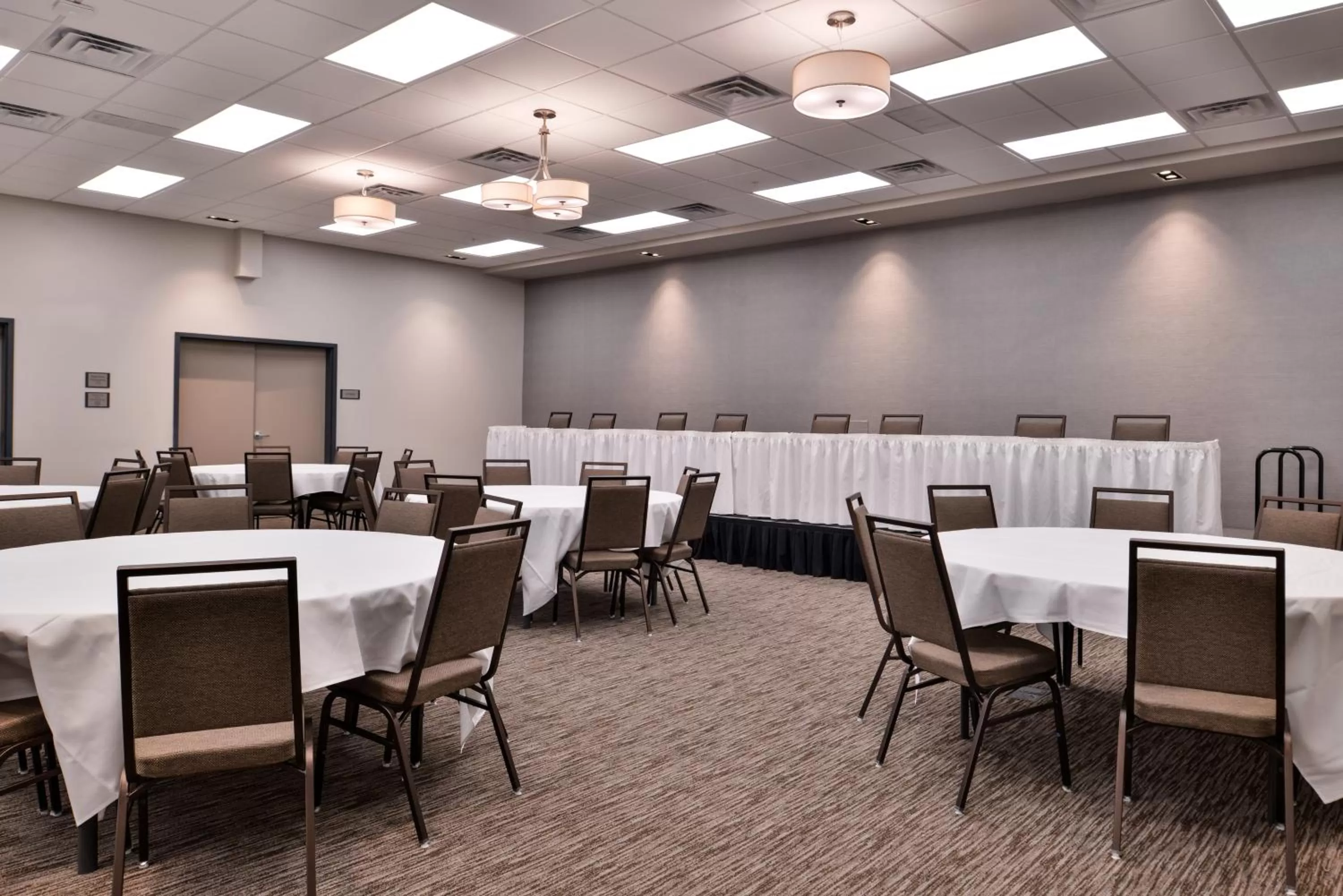 Business facilities in Country Inn & Suites by Radisson, Ft Atkinson, WI