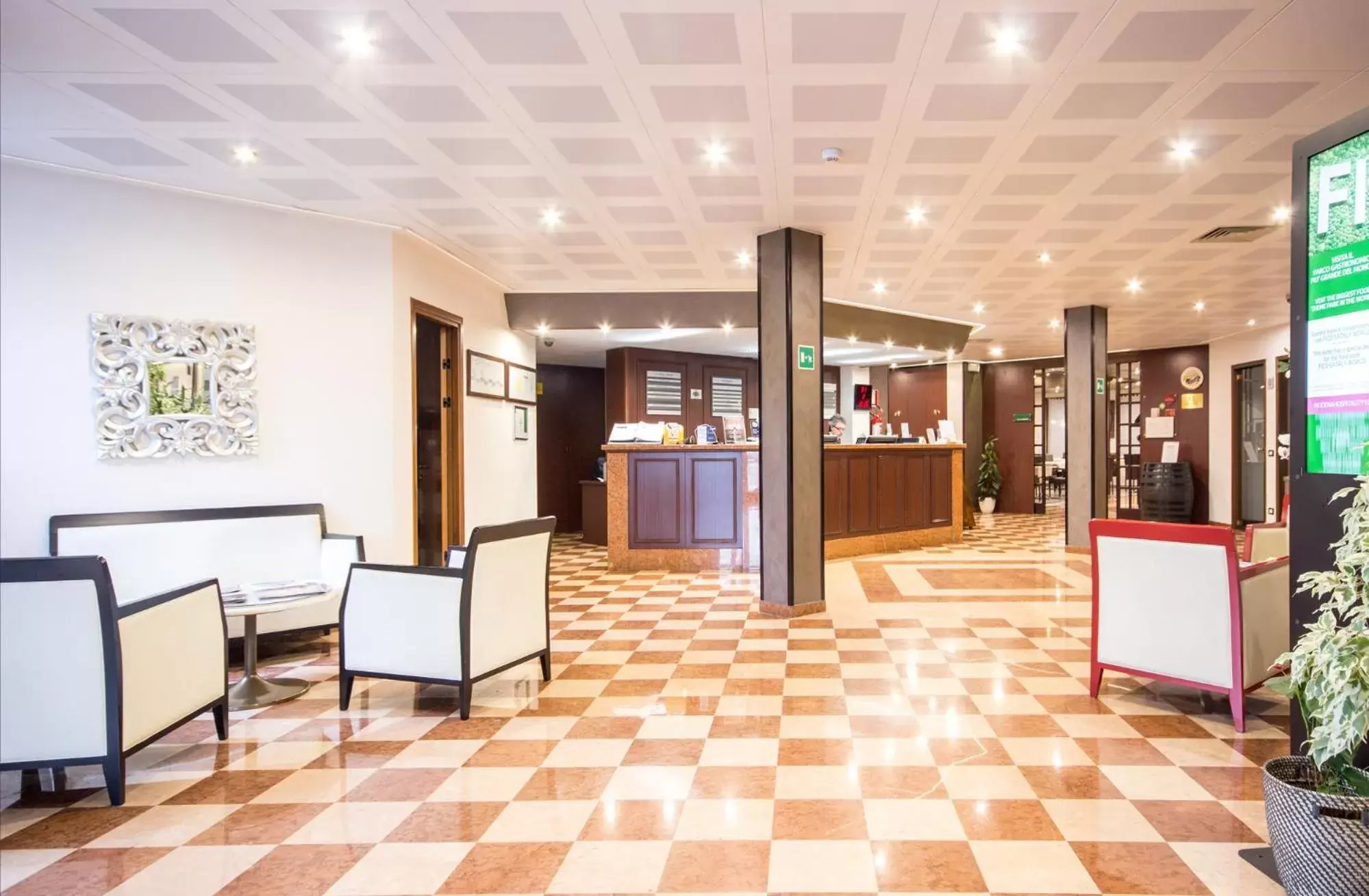 Communal lounge/ TV room, Lobby/Reception in Best Western Modena District