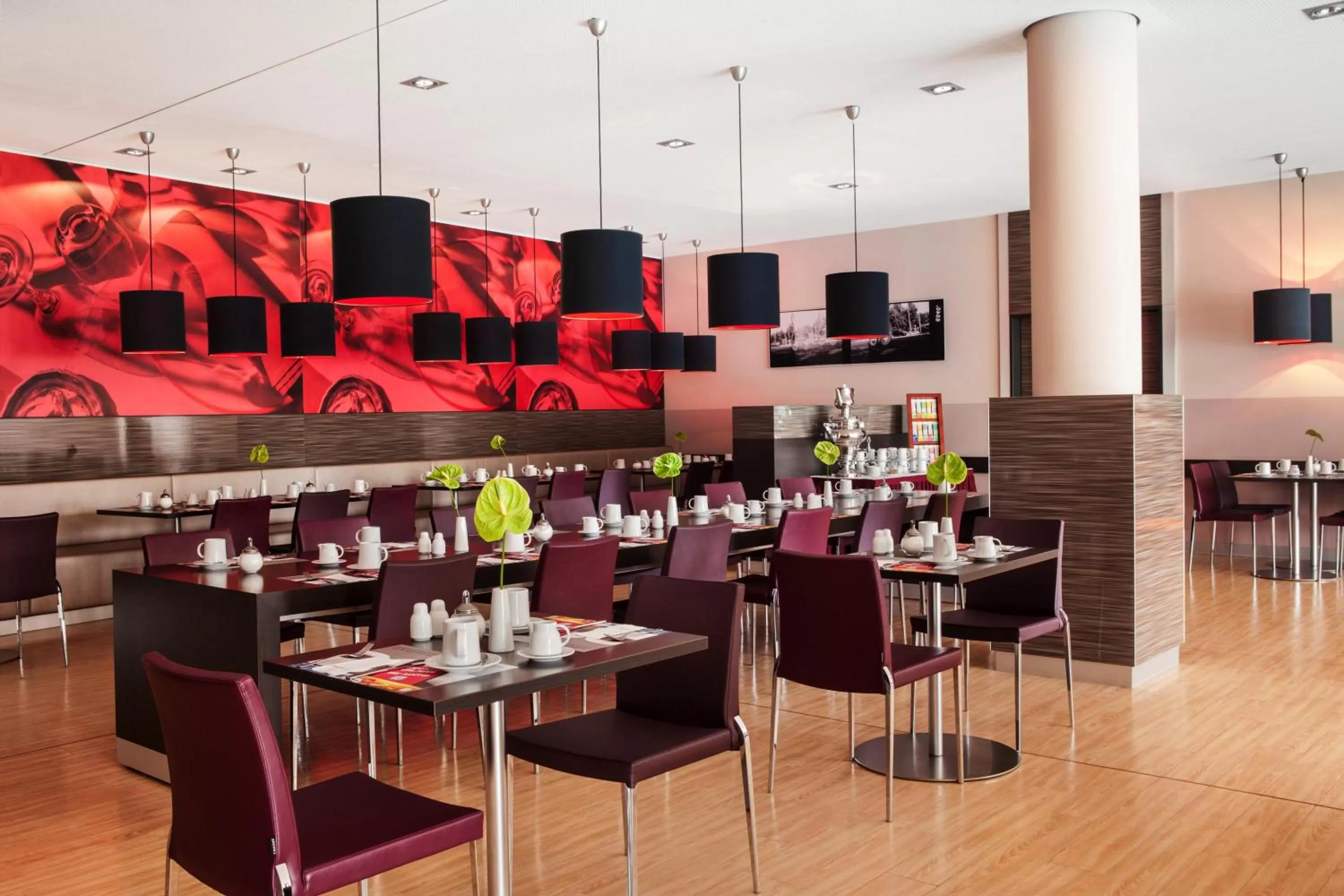 Restaurant/places to eat in IntercityHotel Mannheim