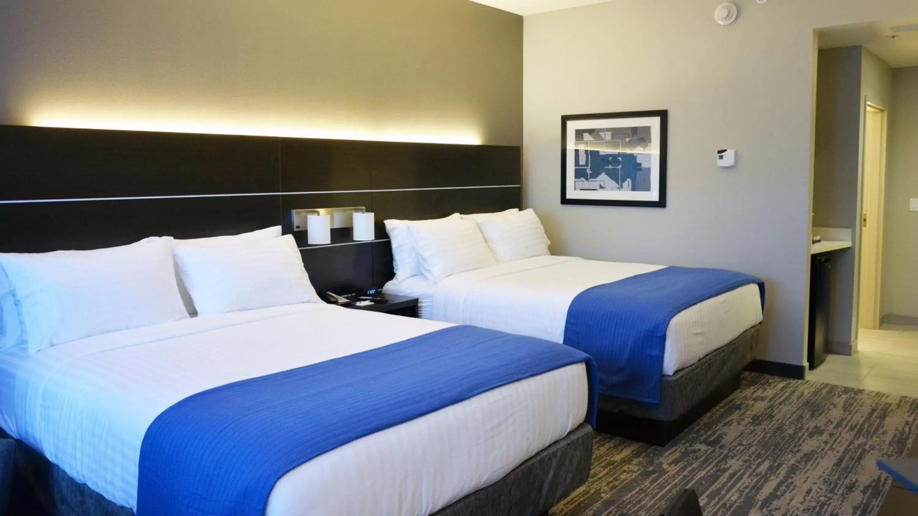 Photo of the whole room, Bed in Holiday Inn Express & Suites - Jacksonville W - I295 and I10, an IHG Hotel