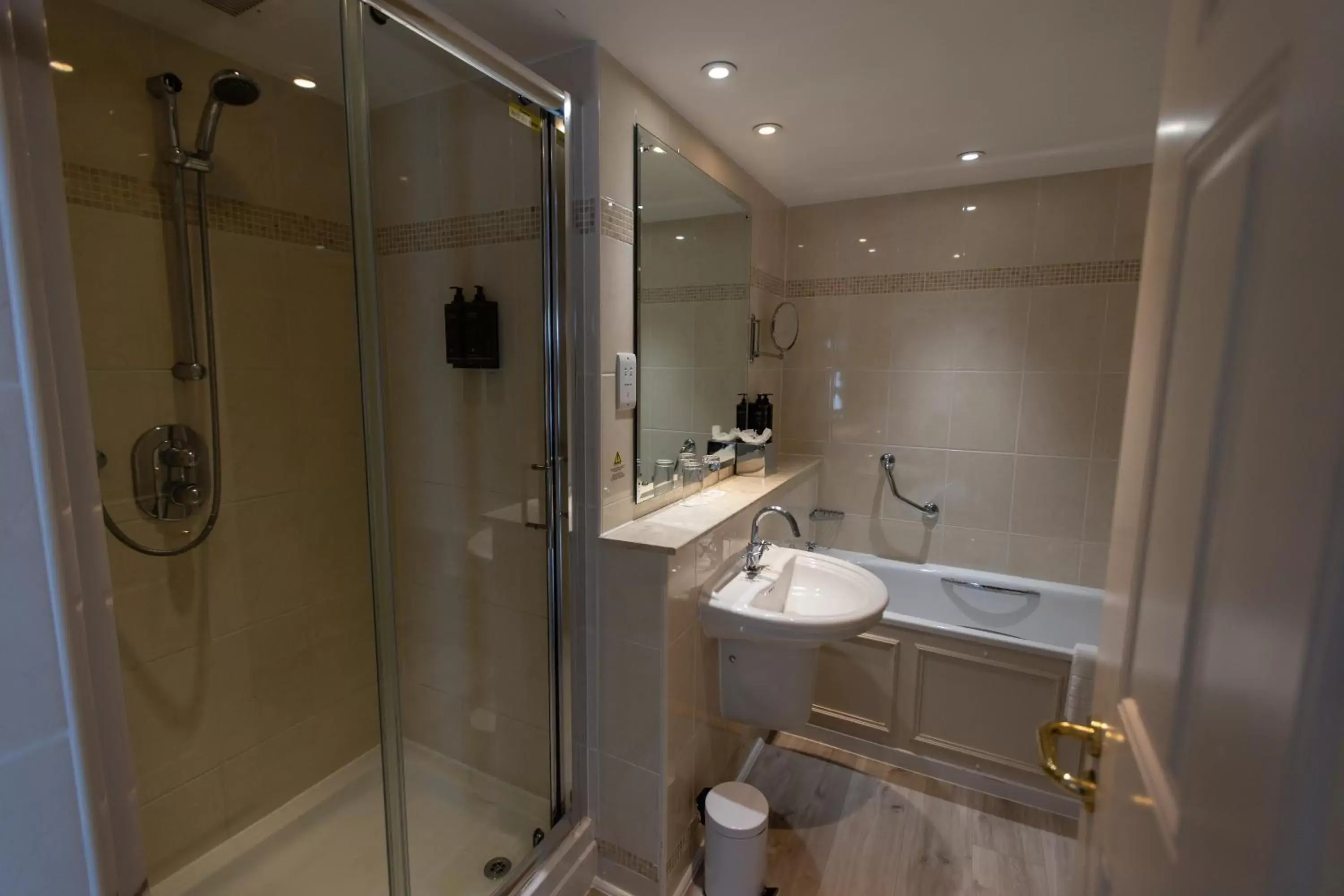 Bathroom in Mercure Shrewsbury Albrighton Hall Hotel & Spa