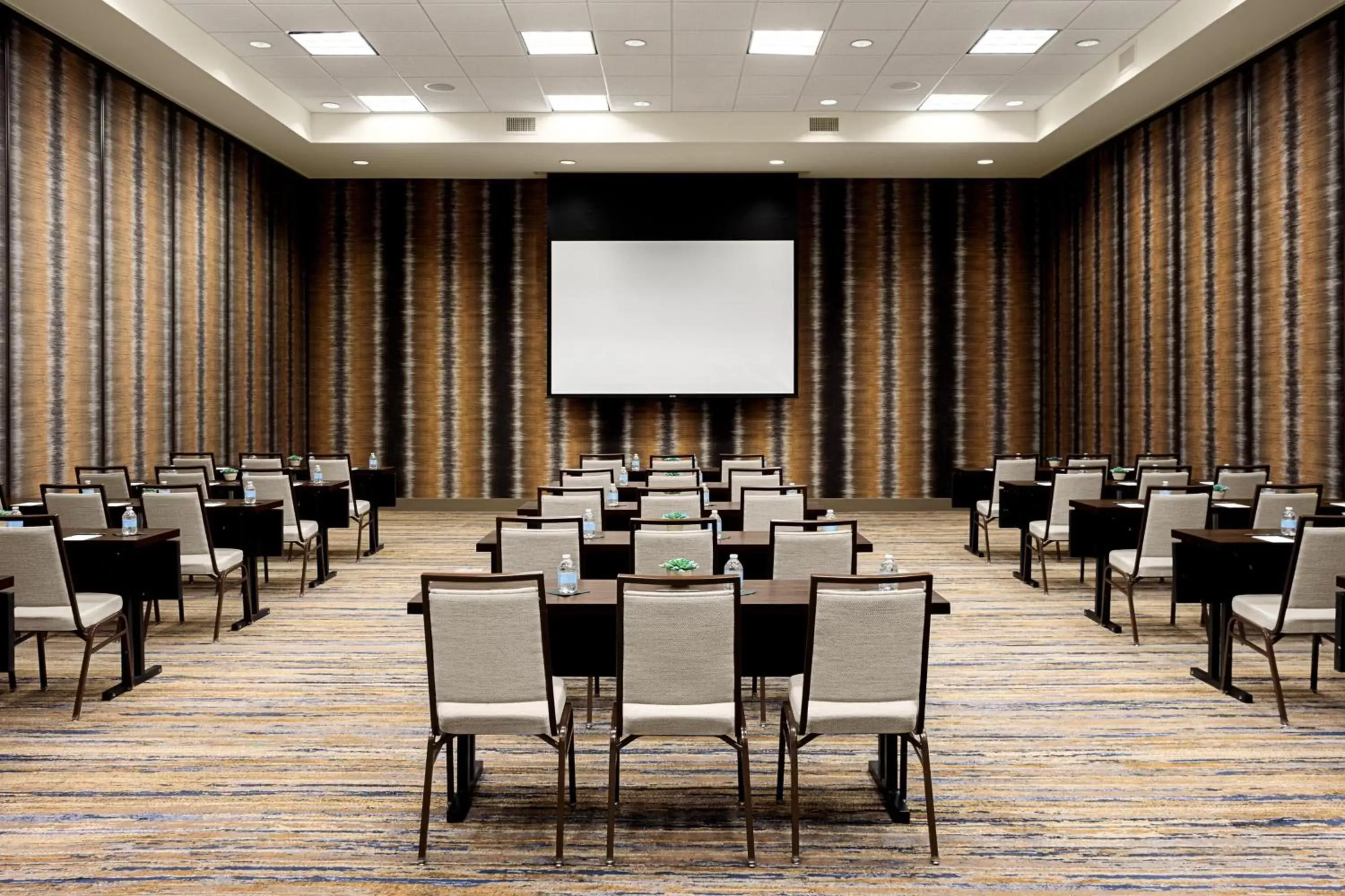 Meeting/conference room in Courtyard by Marriott Dallas Downtown/Reunion District