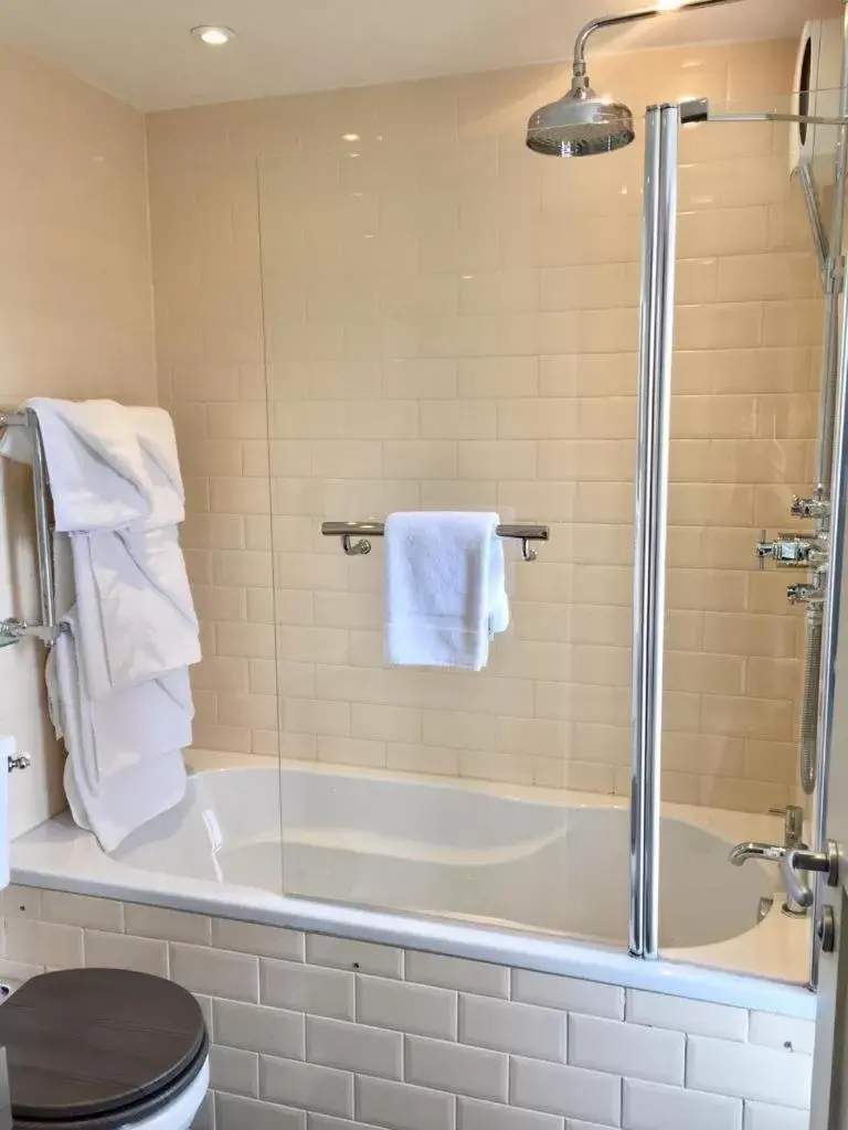 Bathroom in Castle Hotel & Apartments