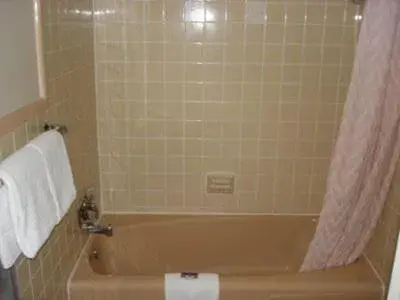 Shower, Bathroom in Knights Inn Galax