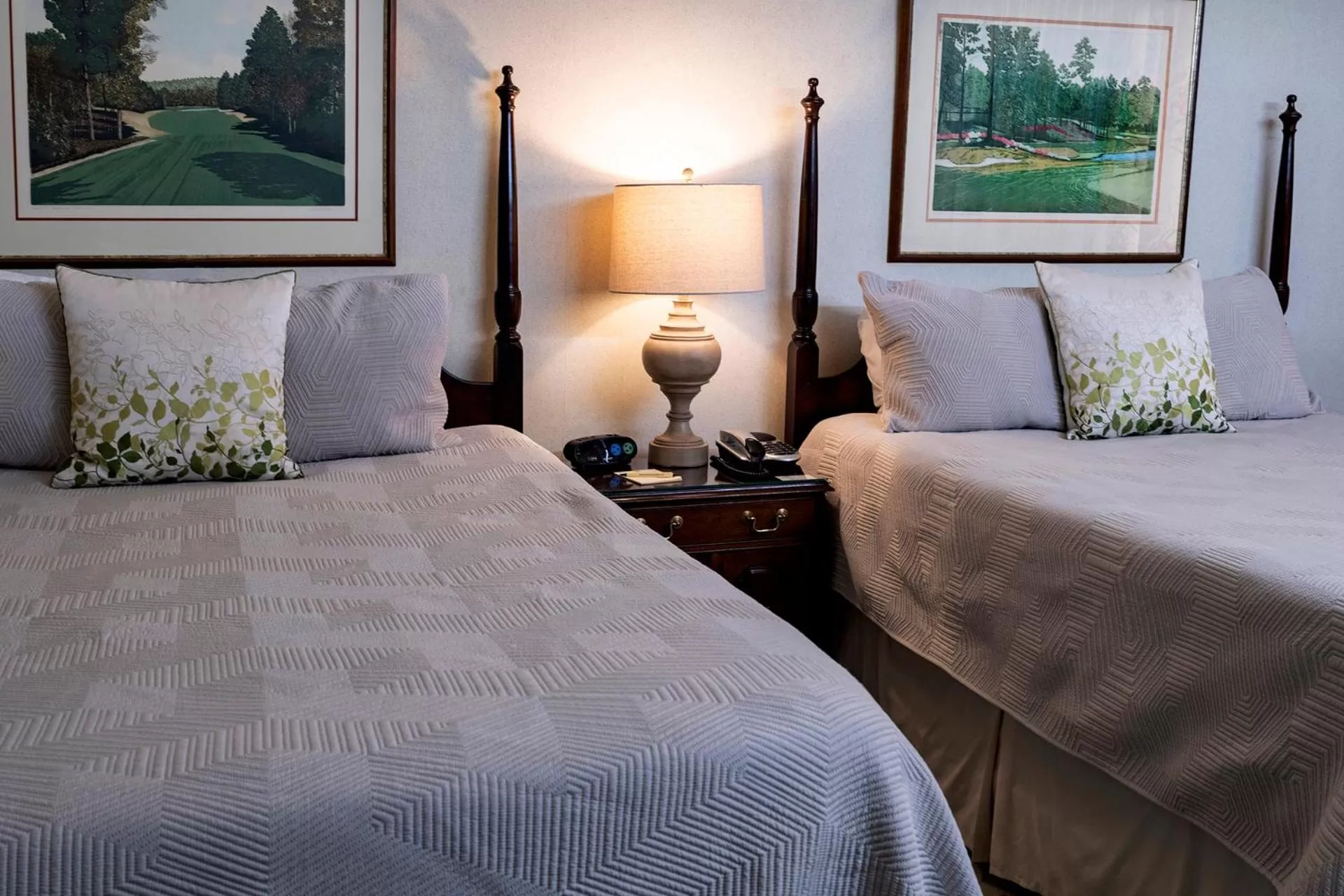 Bed in The Inn at Houndslake