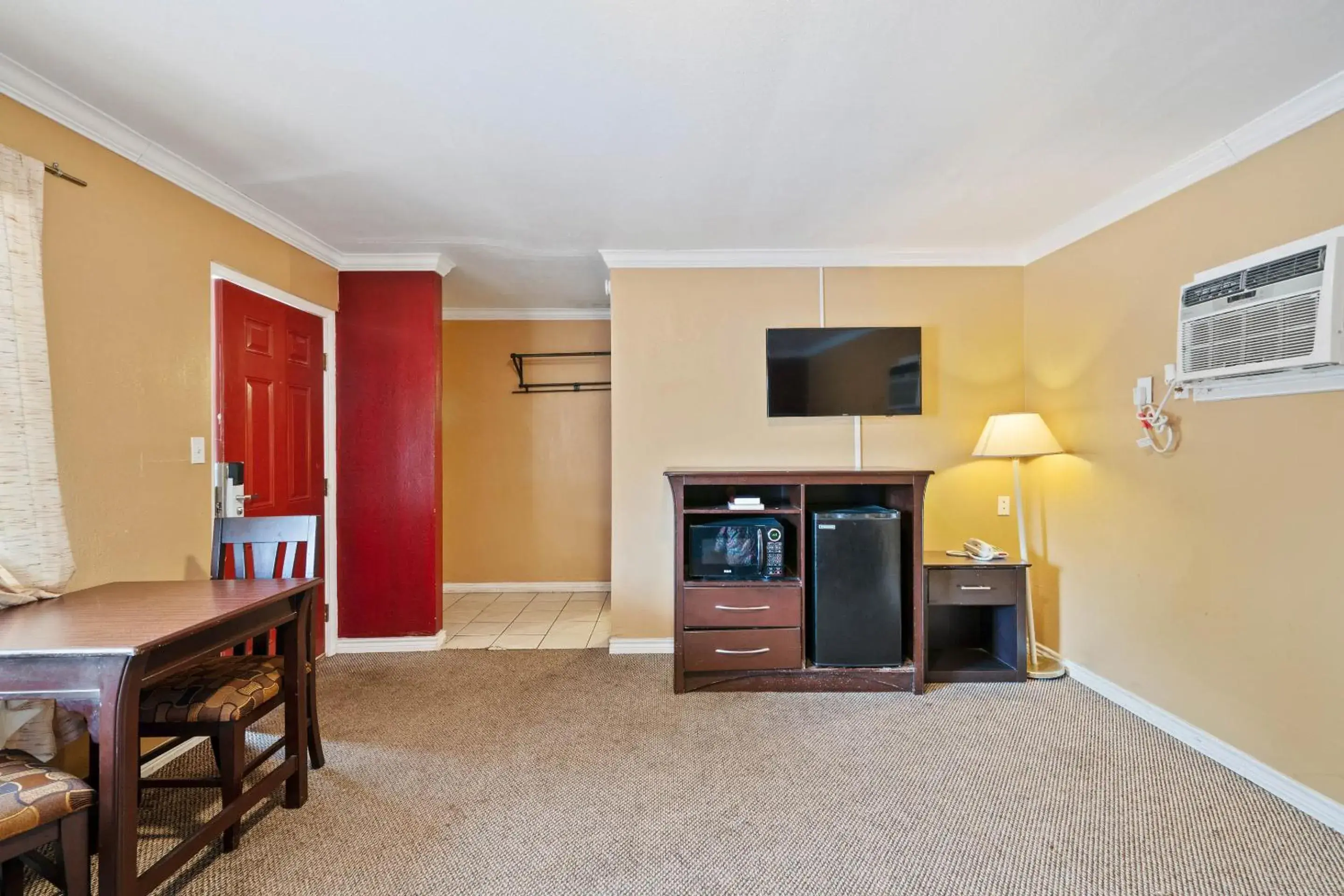 TV and multimedia, TV/Entertainment Center in OYO Hotel Beeville - US 181