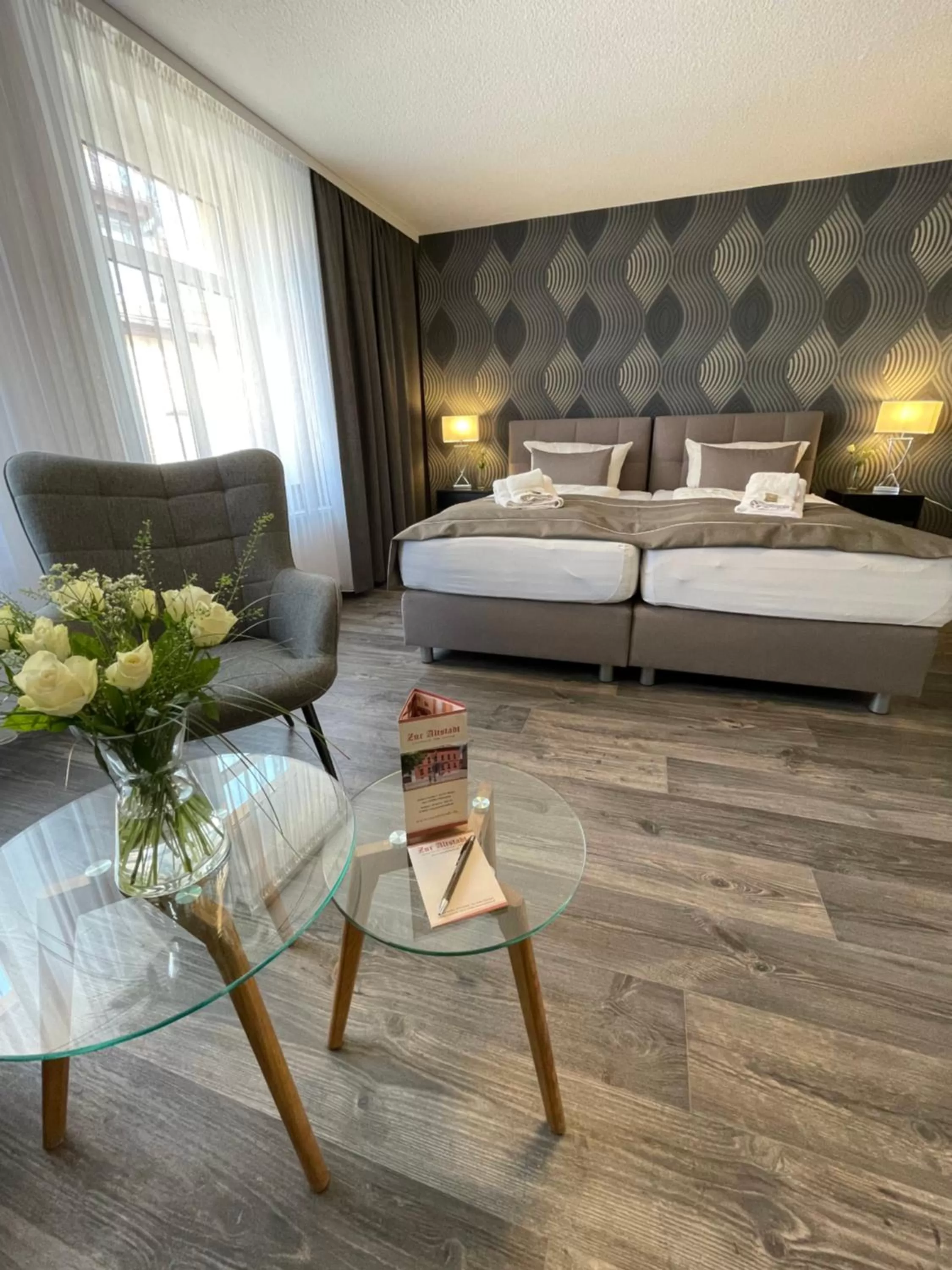 Bedroom, Bed in "Zur Altstadt - Am Fuße der Osterburg" Gaststätte, Pension, FEWO